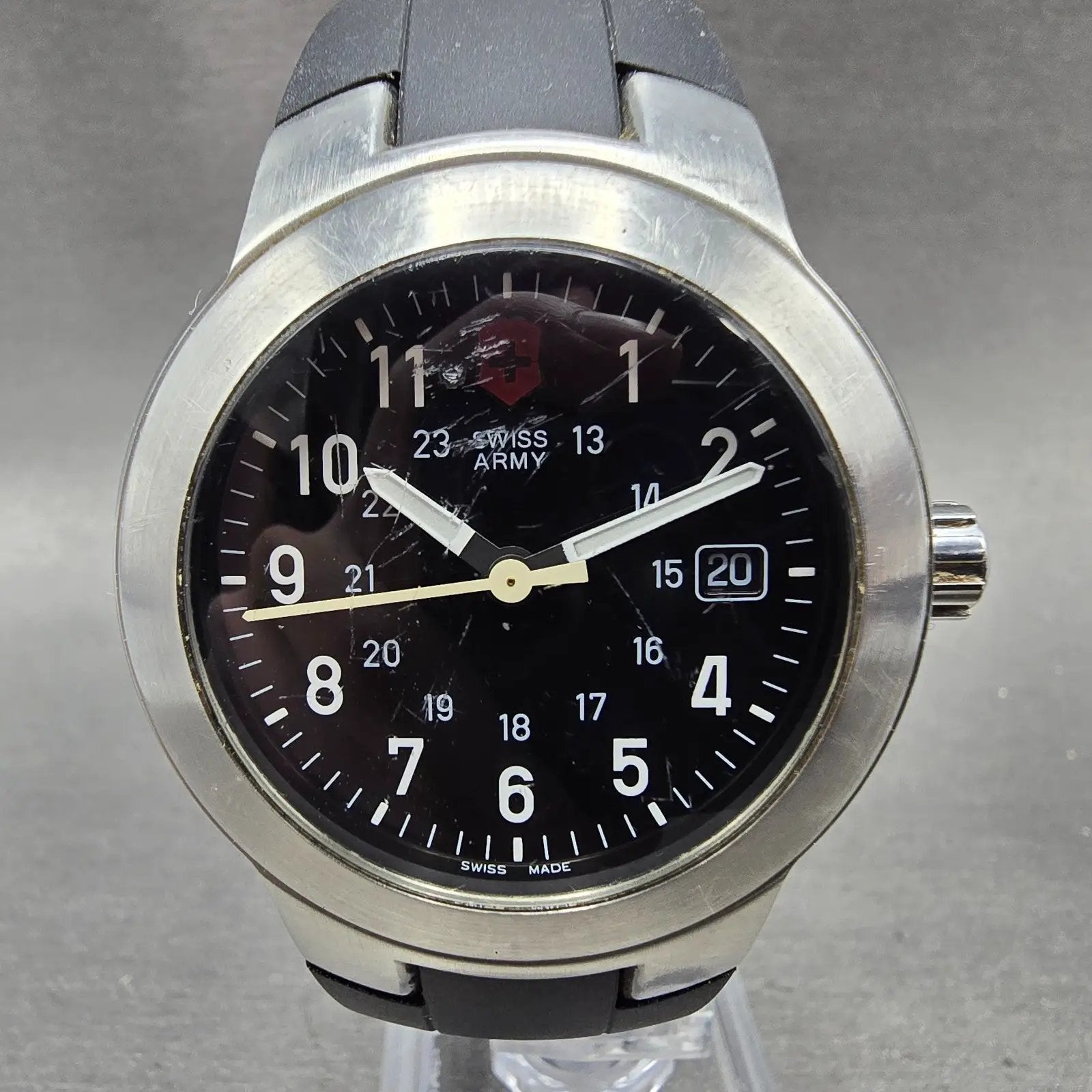 Victorinox Swiss Army Maverick Watch Men 42mm Black Dial Silver Tone Date Newbat0