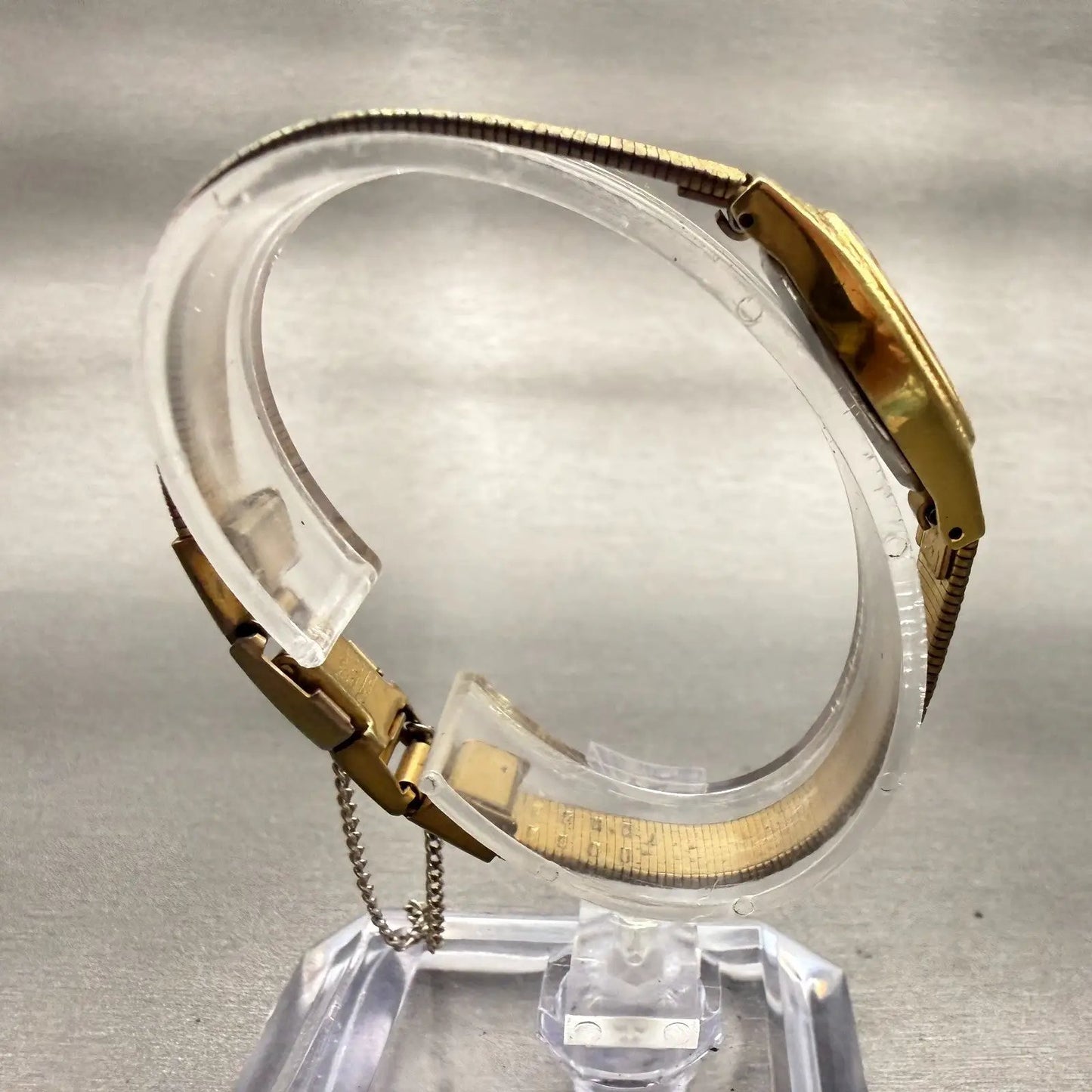 Seiko Watch Women 18mm Gold Dial Gold Tone Oval V401-5310 New Battery Vintage8