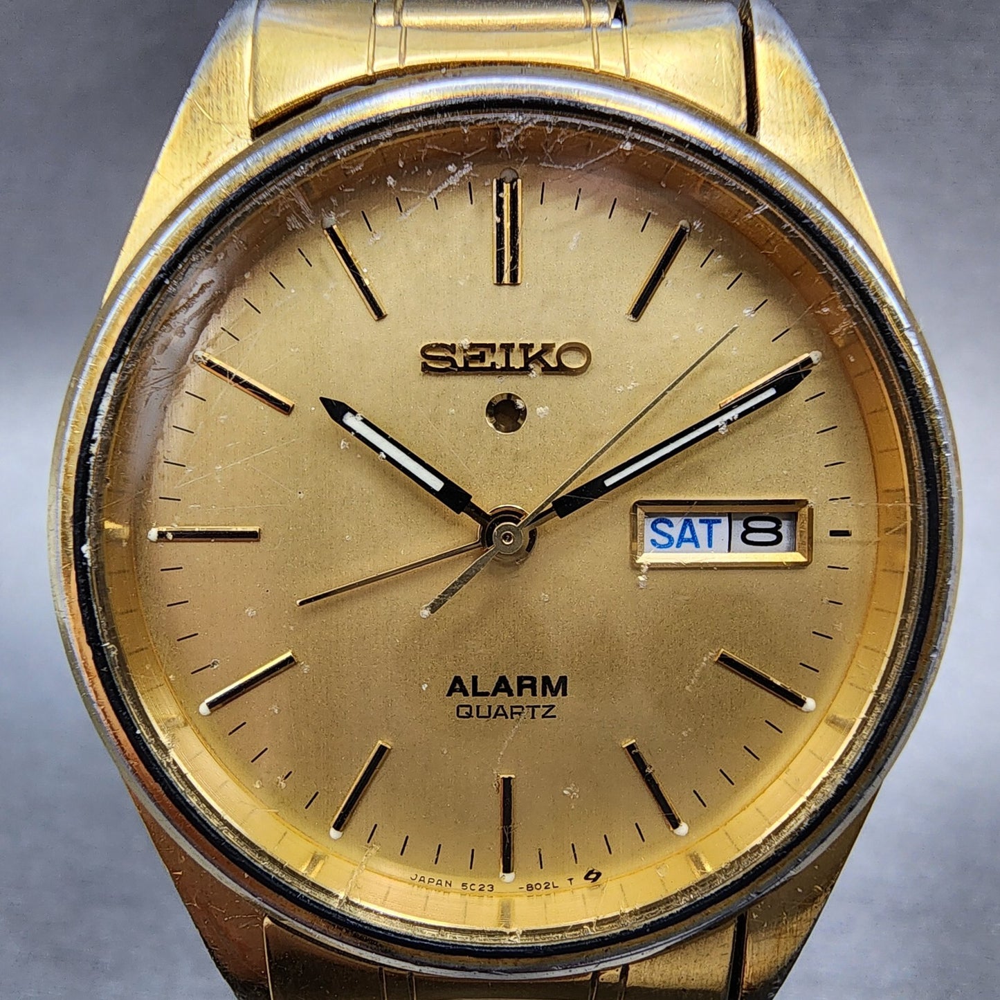 Seiko Alarm Watch Men 34mm Gold Dial Gold Tone Daydate Round 5C23-8009 READ!!!!!