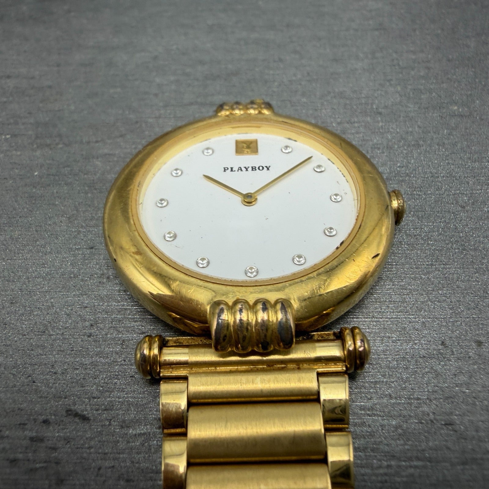 Playboy Watch Men 34mm White Dial Gold Tone Round 5307 BROKEN BAND New battery2