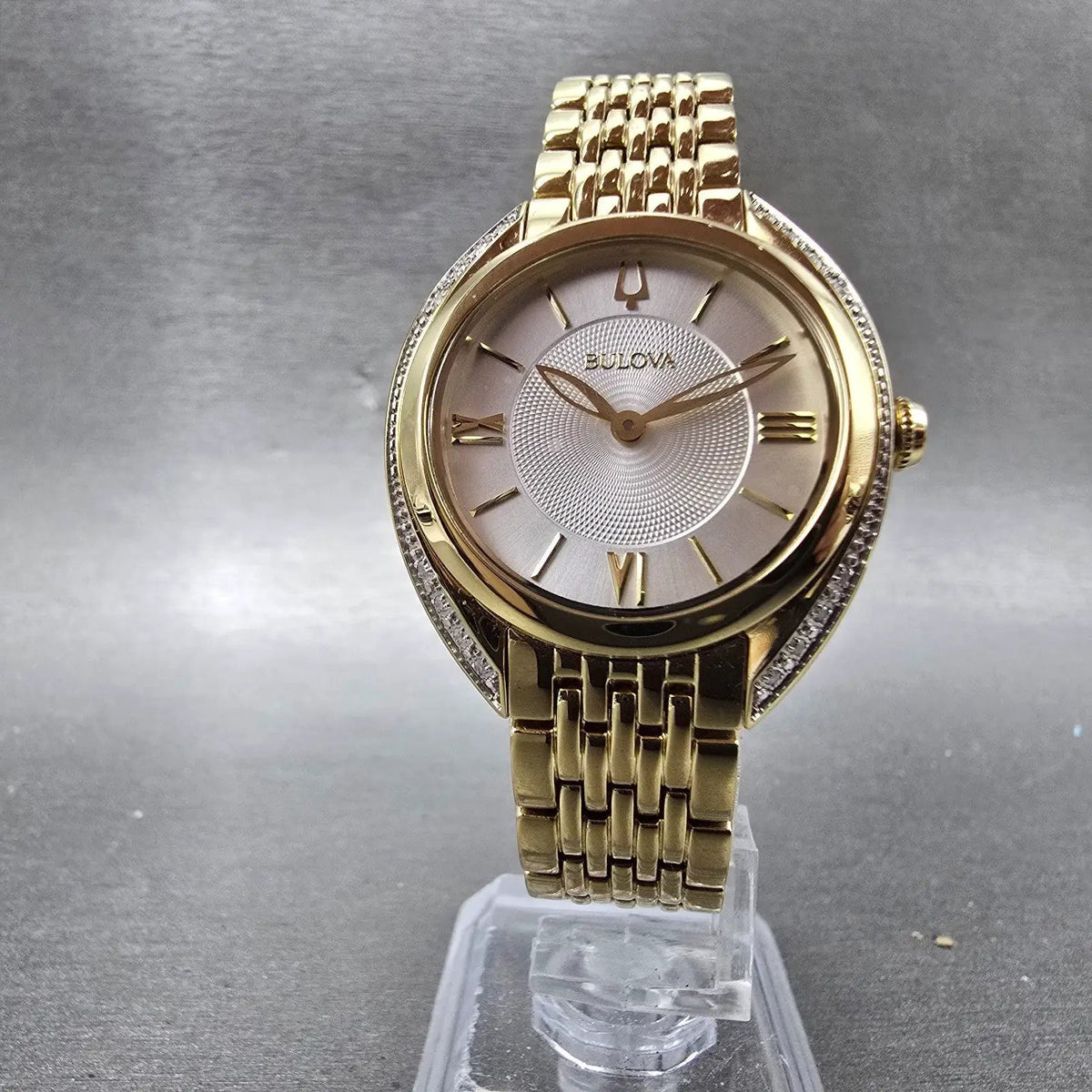 Bulova Watch Women 30mm White Dial Gold Tone Round 98R298 Crystal Bezel Works6