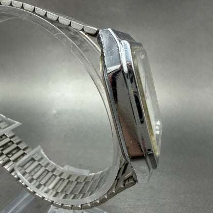 Casio MQ-518 Watch Men 30mm Silver Dial Silver Tone Rectangle Daydate New BattHJ3