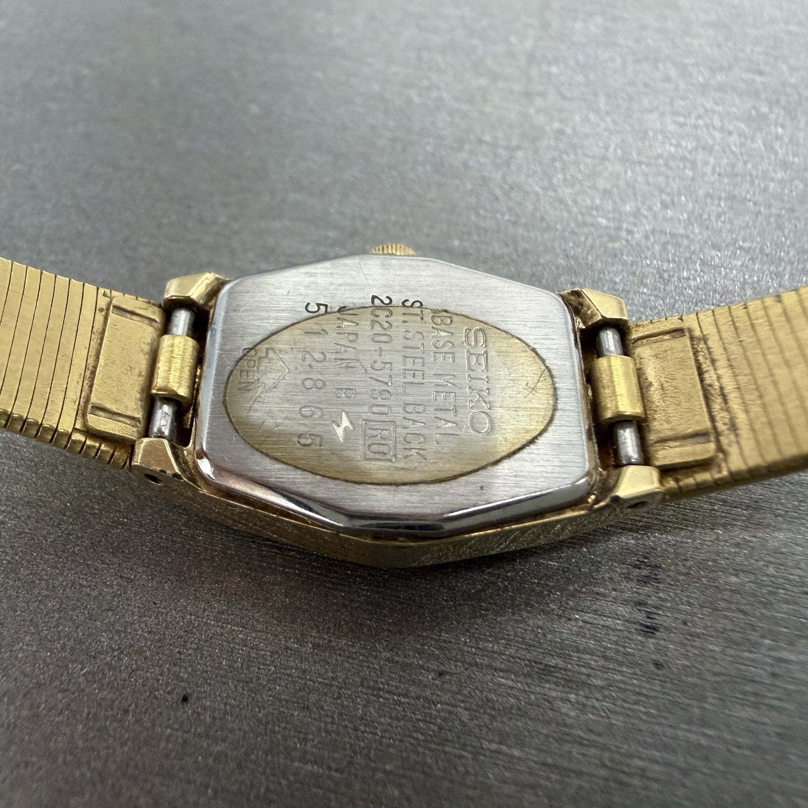 Seiko Watch Women 17mm Silver Dial Gold Tone Hexagon 2C205790 New Battery9