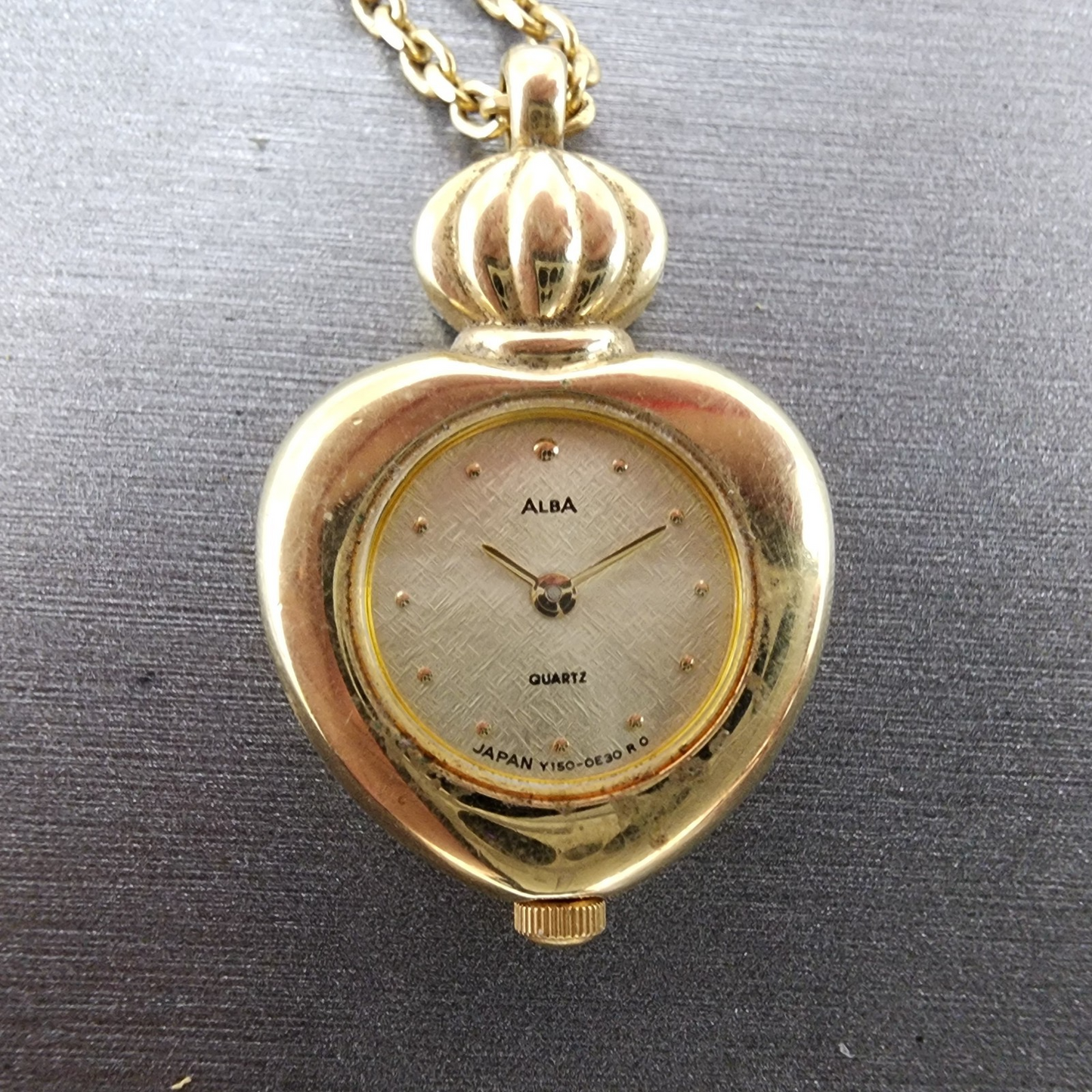 Alba Heart Necklace Watch Women 20mm Champagne Dial Gold Tone Y1500B20 New Batt1