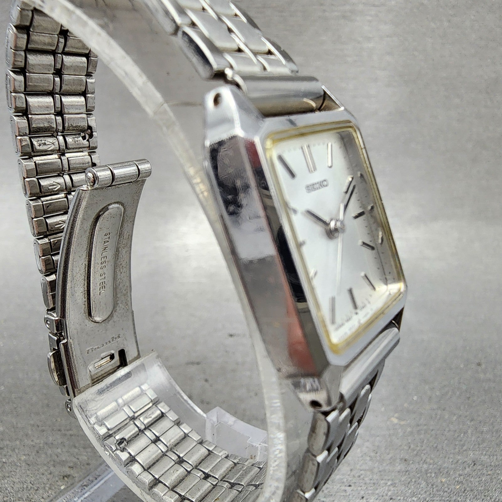 Seiko Tank Watch Women 19mm Silver Dial Silver Tone 4n215090 New Battery3