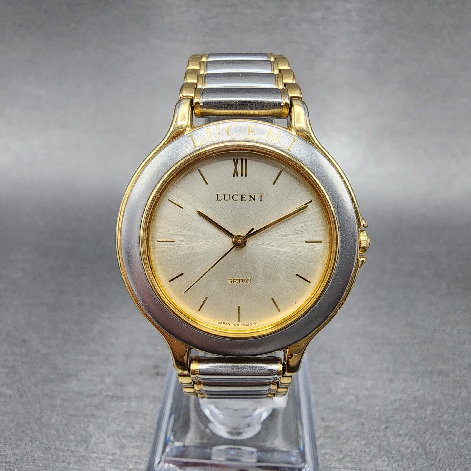 Seiko Lucent Watch Women 31mm Champagne Dial Two Tone Round 7N016160 New Batt0