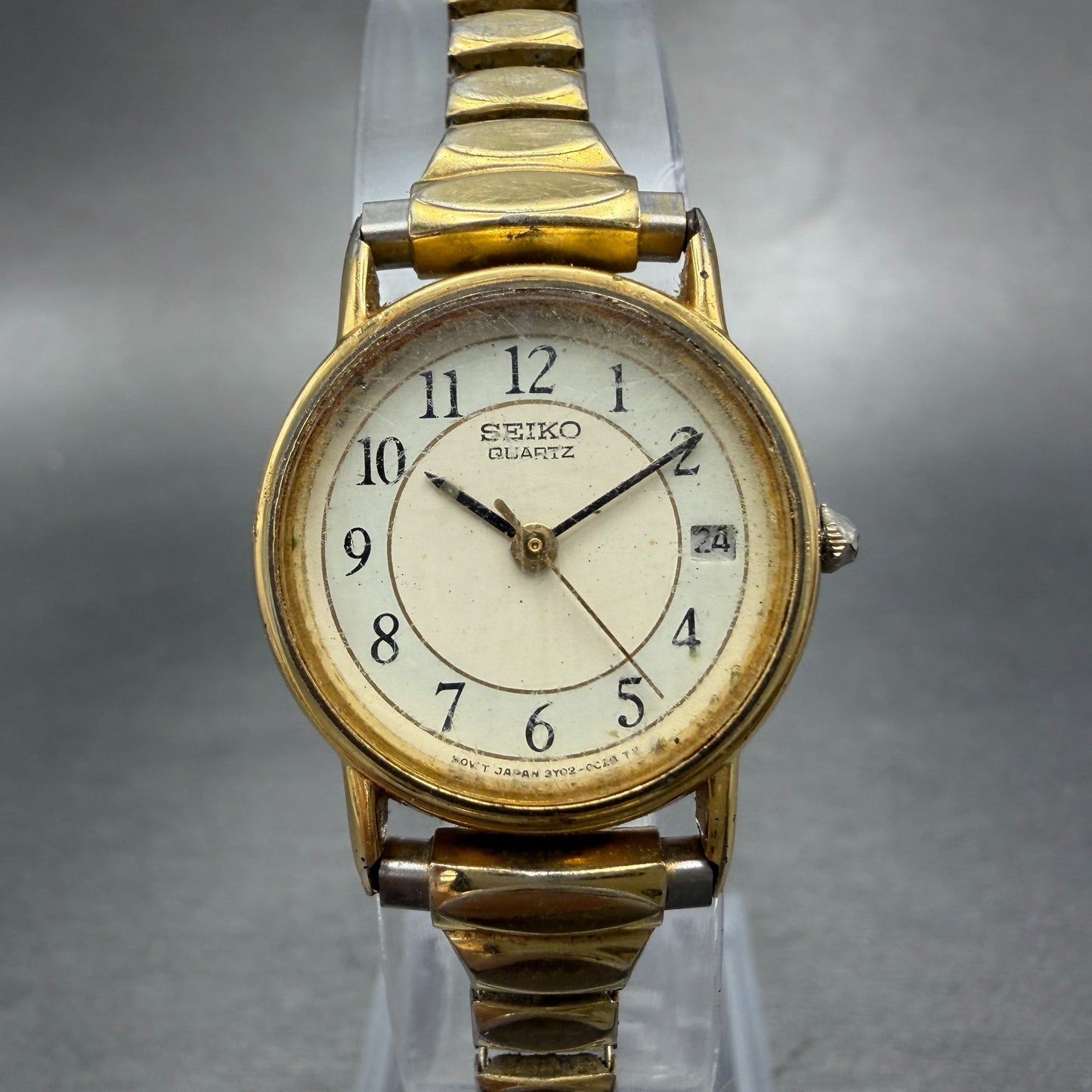 Seiko Watch Women 22mm White Dial Gold Tone Date Round 3Y02-0B19 New Battery0