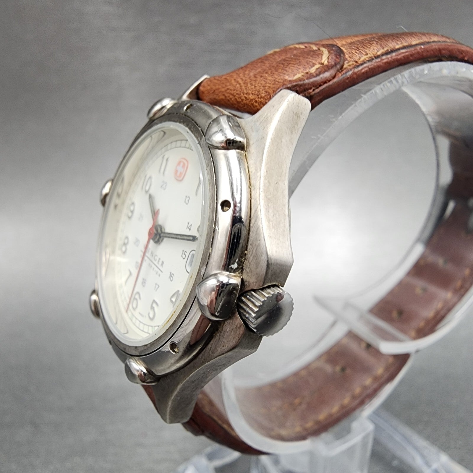 Wenger SAK Design Watch Women 29mm White Dial Silver Tone Date Round New Battery2