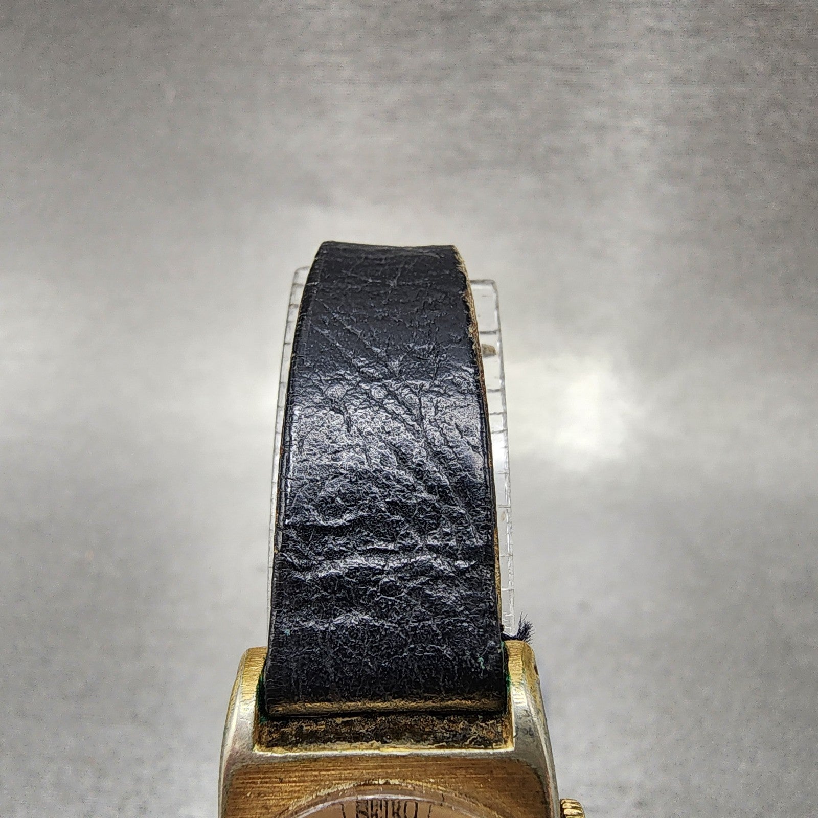 Seiko Tank Watch Women 19mm Champagne Dial Gold Tone Manual Rectagle 117009 Run4