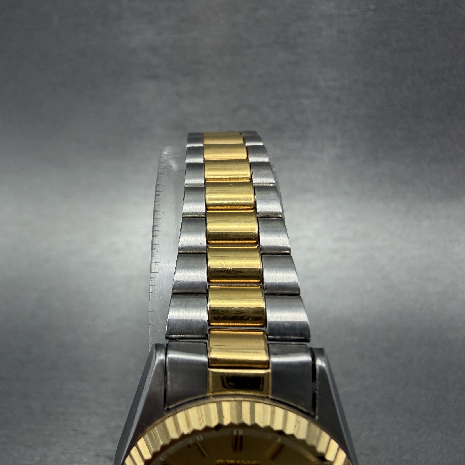 Seiko SQ Watch Women 24mm Gold Dial Two Tone Daydate Round 3E23-0A60 New Batt ST4