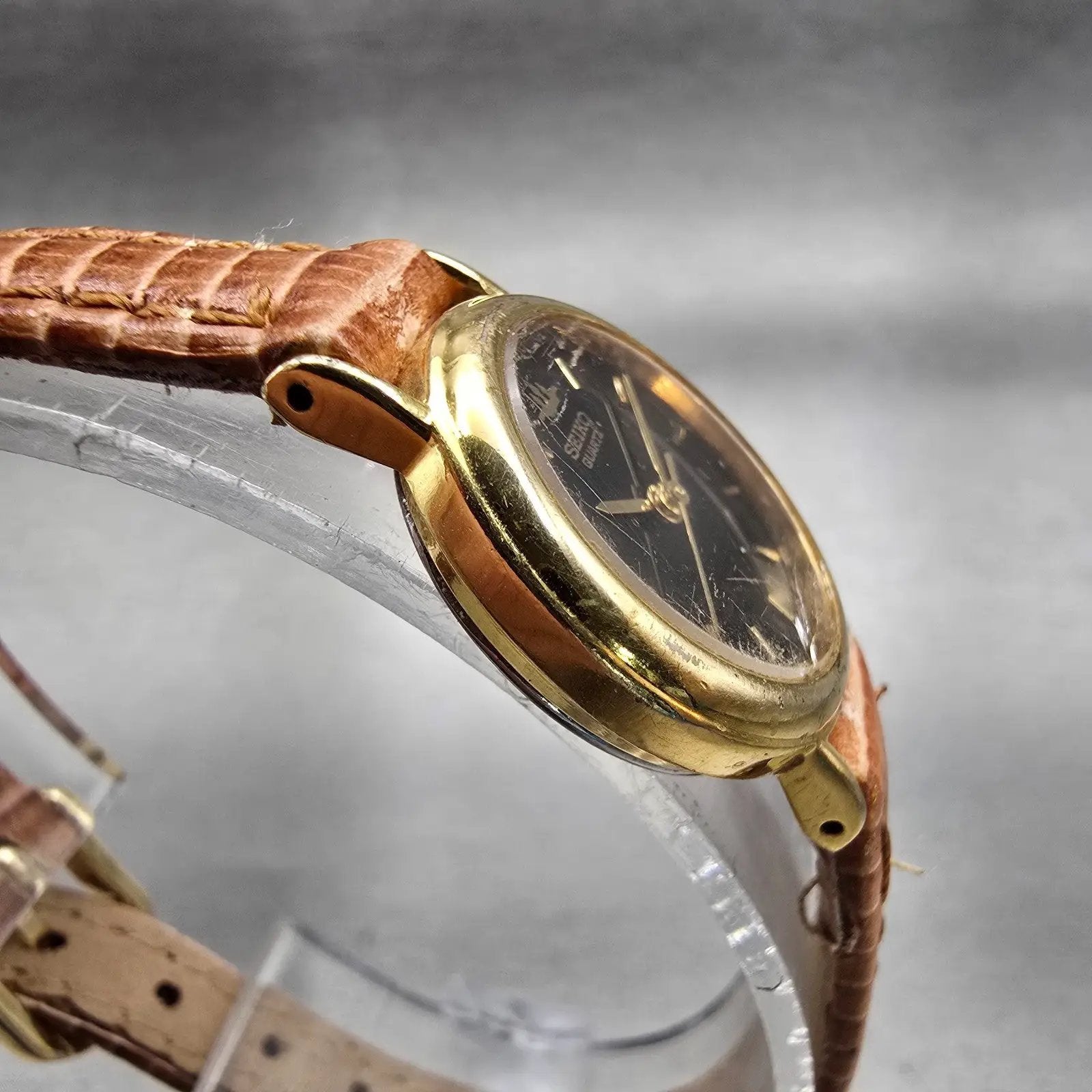 Seiko Watch Women 21mm Black Dial Gold Tone Round 1N01-0E20 New Battery Vintage3