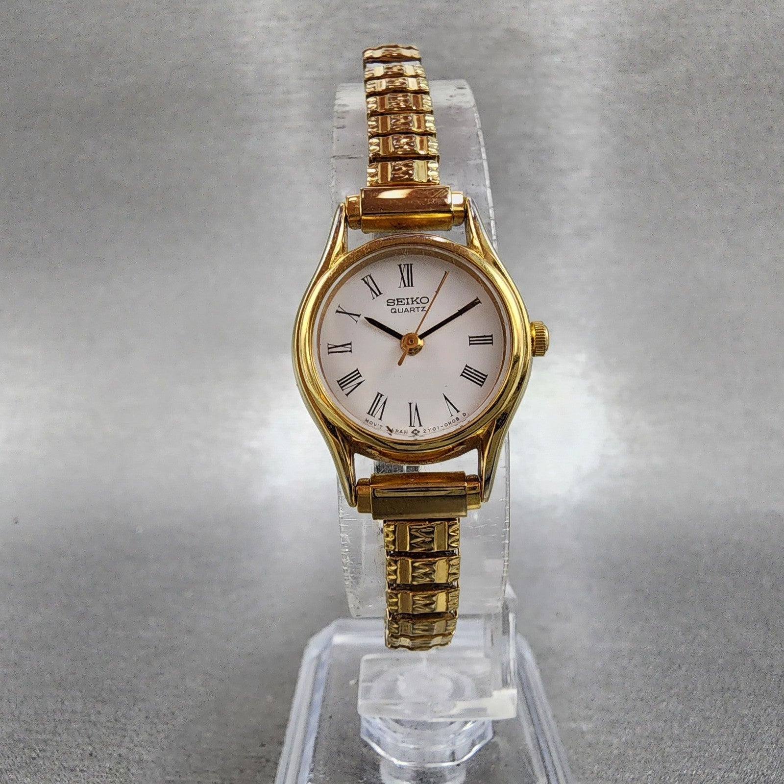 Seiko Watch Women 20mm White Dial Gold Tone Round 2y010a10 New Battery5