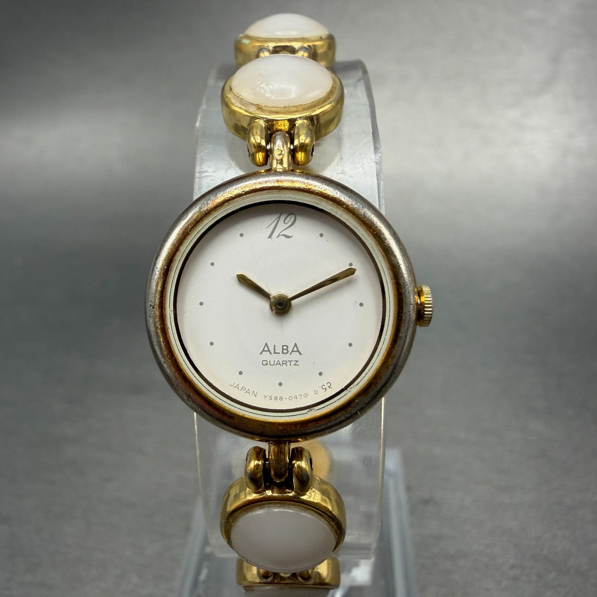 Seiko Alba Watch Women 20mm White Dial Gold Tone Round Y588-0120 New Battery0