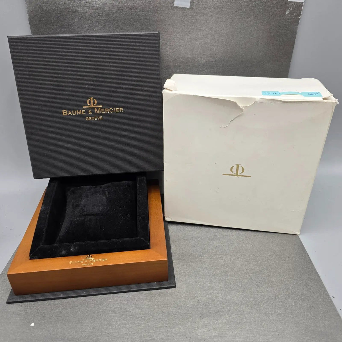 Baume & Mercier Classima Watch Women  24mm White Dial 14K Gold Round New Battery14