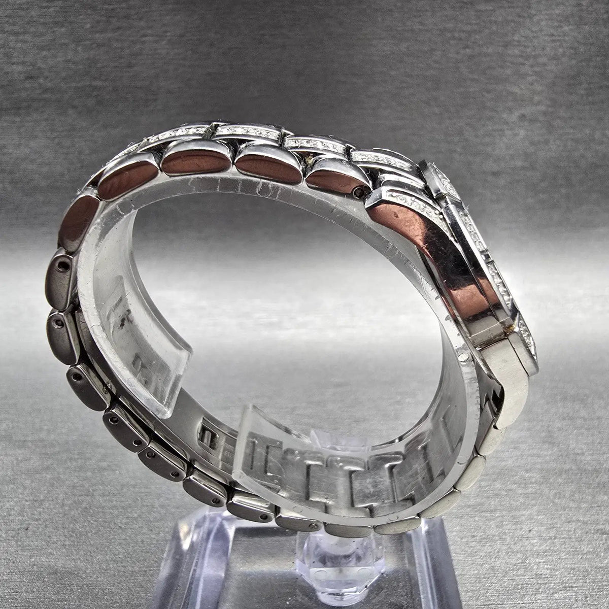 Bulova Watch Women 30mm MOP Dial Silver Tone Crystals Round 96L116 New Battery8