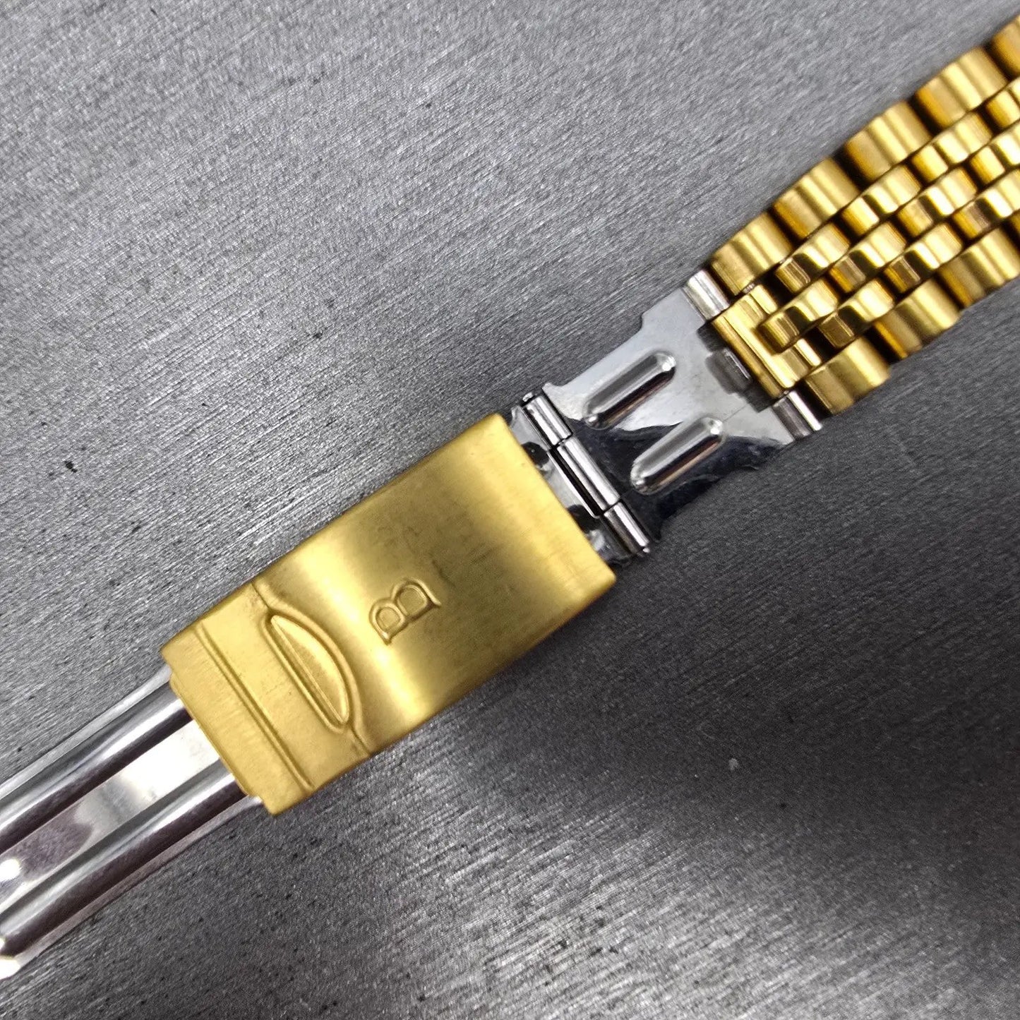Bulova Bracelet Gold Tone 19mm Stainless Steel Y10 READ!!!!!!! Tri Folding Clasp22