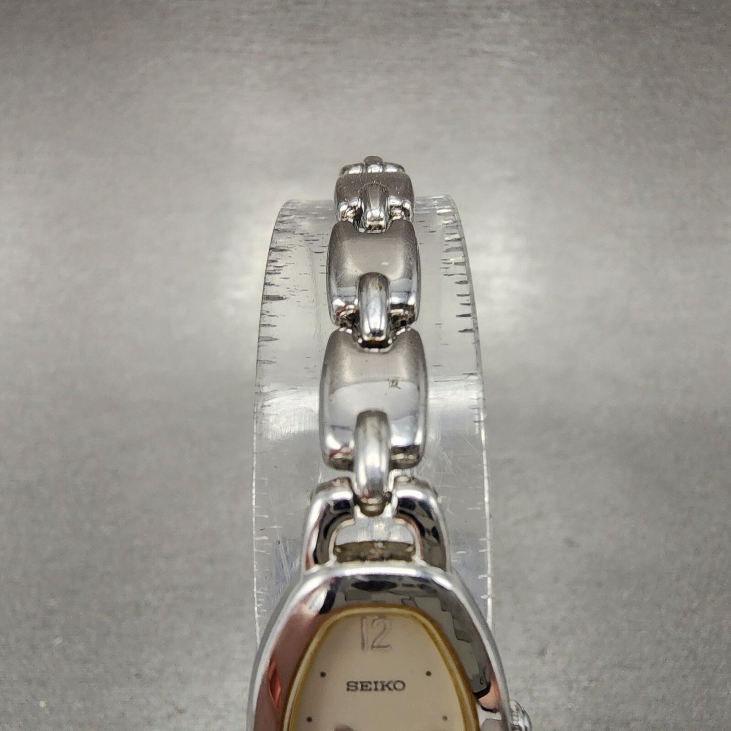 Seiko Tisse Watch Women 15mm White Dial Silver Tone Oval 2e207110 New Battery4