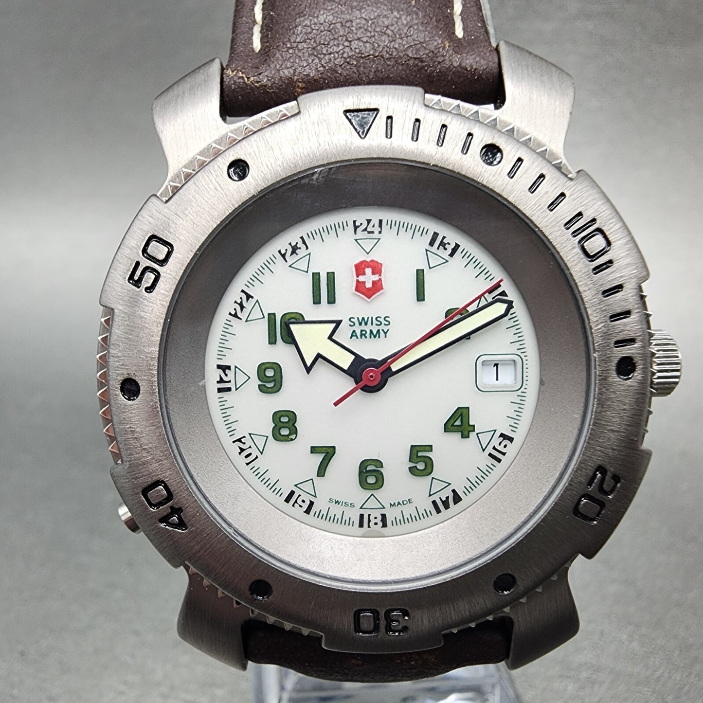 Victorinox Swiss Army Sportline Watch Men 37mm Gray Dial Silver Tone Date NewBat1
