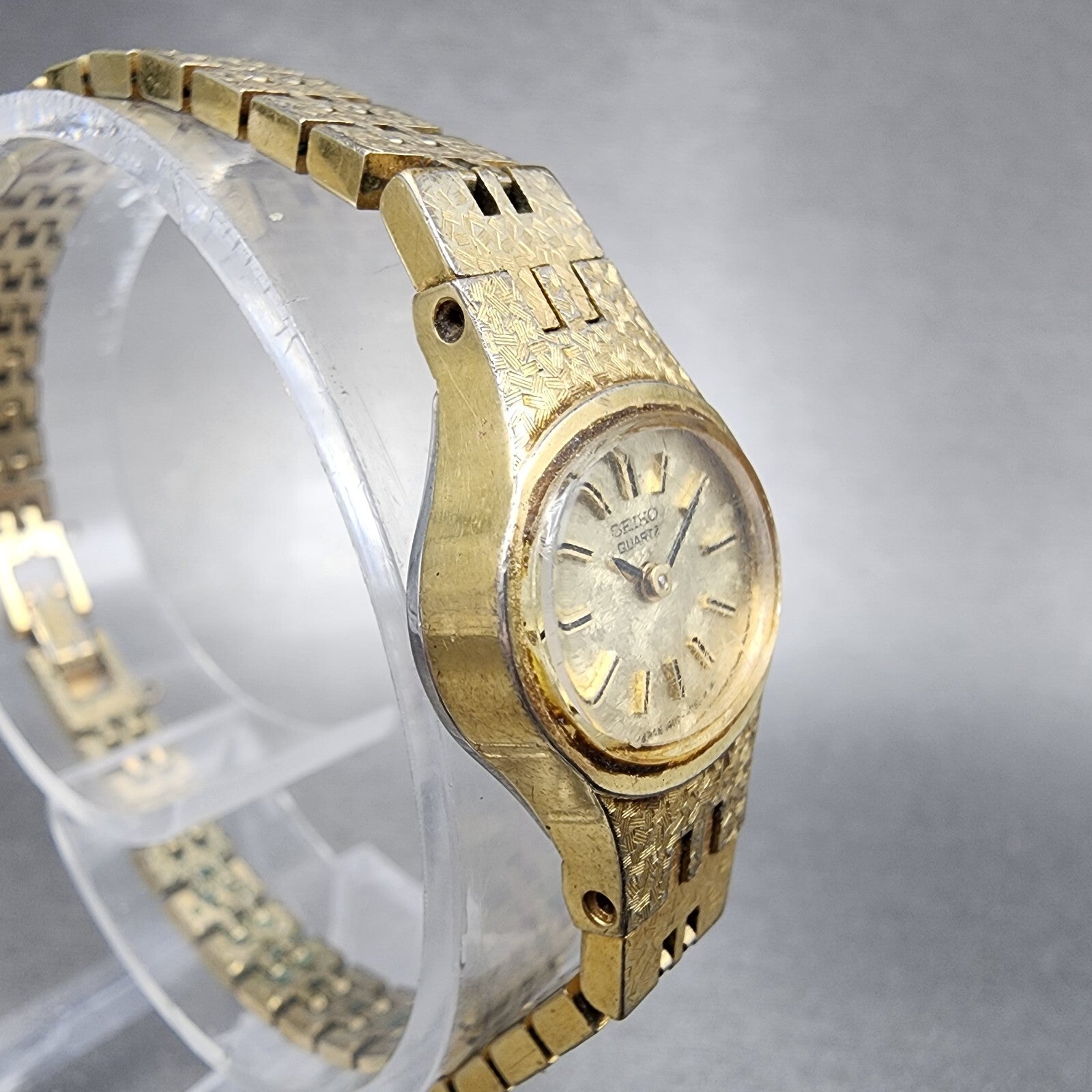 Seiko Watch Women 17mm Gold Dial Gold Tone Oval 14007389 New Battery Vintage A13
