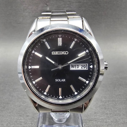Seiko Solar Watch Men 37mm Black Dial Silver Tone Daydate Round V158-0AB0 Runs0
