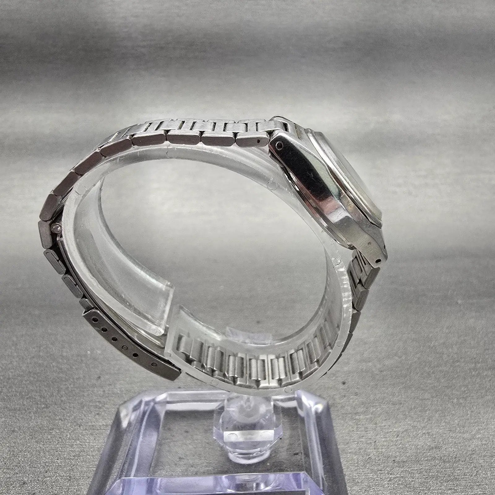 Seiko SQ Watch Women 23mm White Dial Silver Tone Daydate 8523-0039 New Battery8