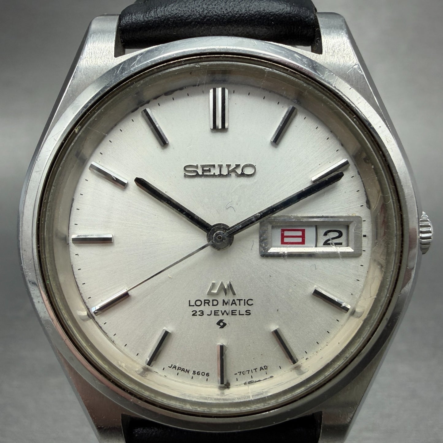 Seiko Lord Matic Watch Men 37mm Silver Dial Steel Daydate READ!!! 5606-7070 Runs1
