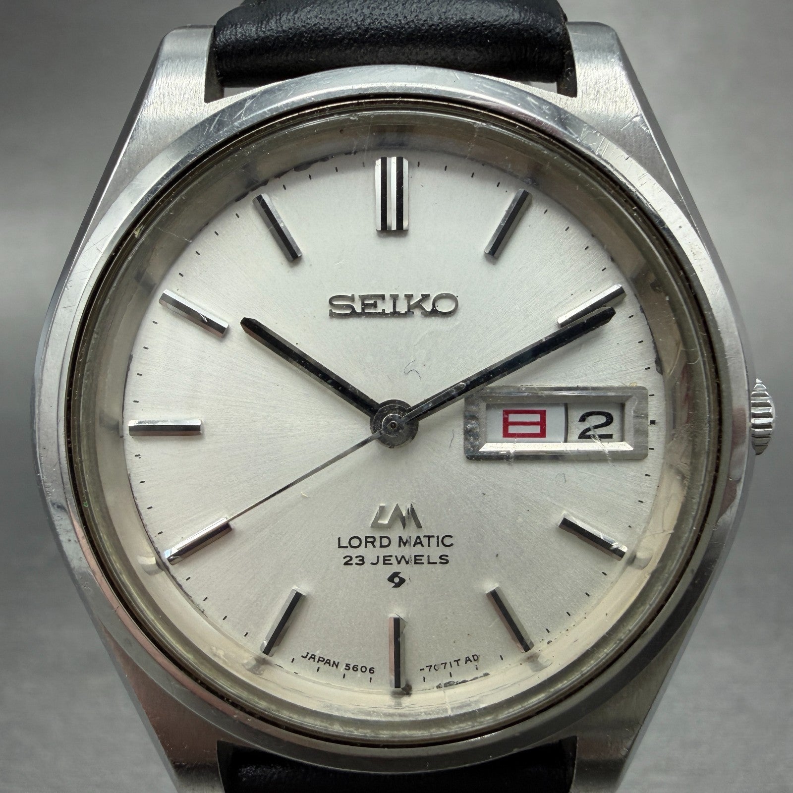 Seiko Lord Matic Watch Men 37mm Silver Dial Steel Daydate READ!!! 5606-7070 Runs1