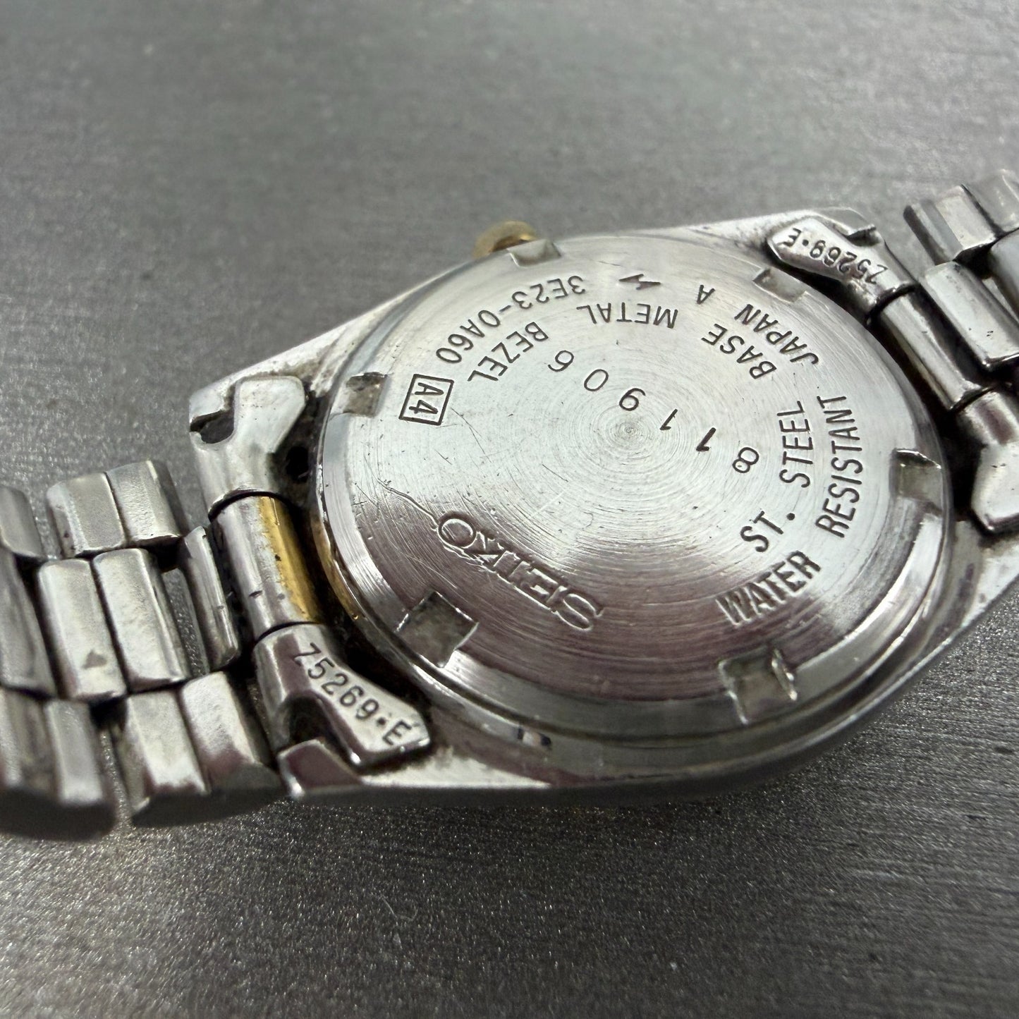 Seiko SQ Watch Women 24mm White Dial Two Tone Daydate Round 3E23-0A60 New Batt9