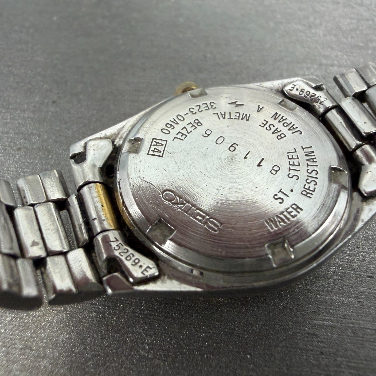 Seiko SQ Watch Women 24mm White Dial Two Tone Daydate Round 3E23-0A60 New Batt9