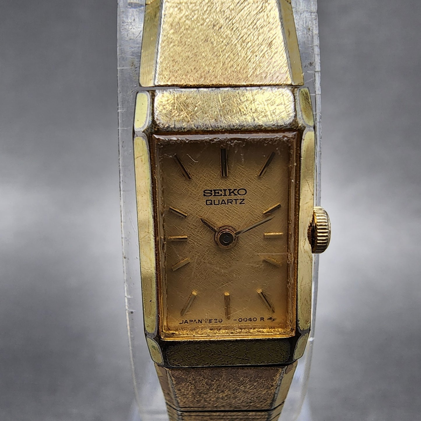 Seiko Tank Watch Women 12mm Champagne Dial Gold Tone 2e205029 New Battery1