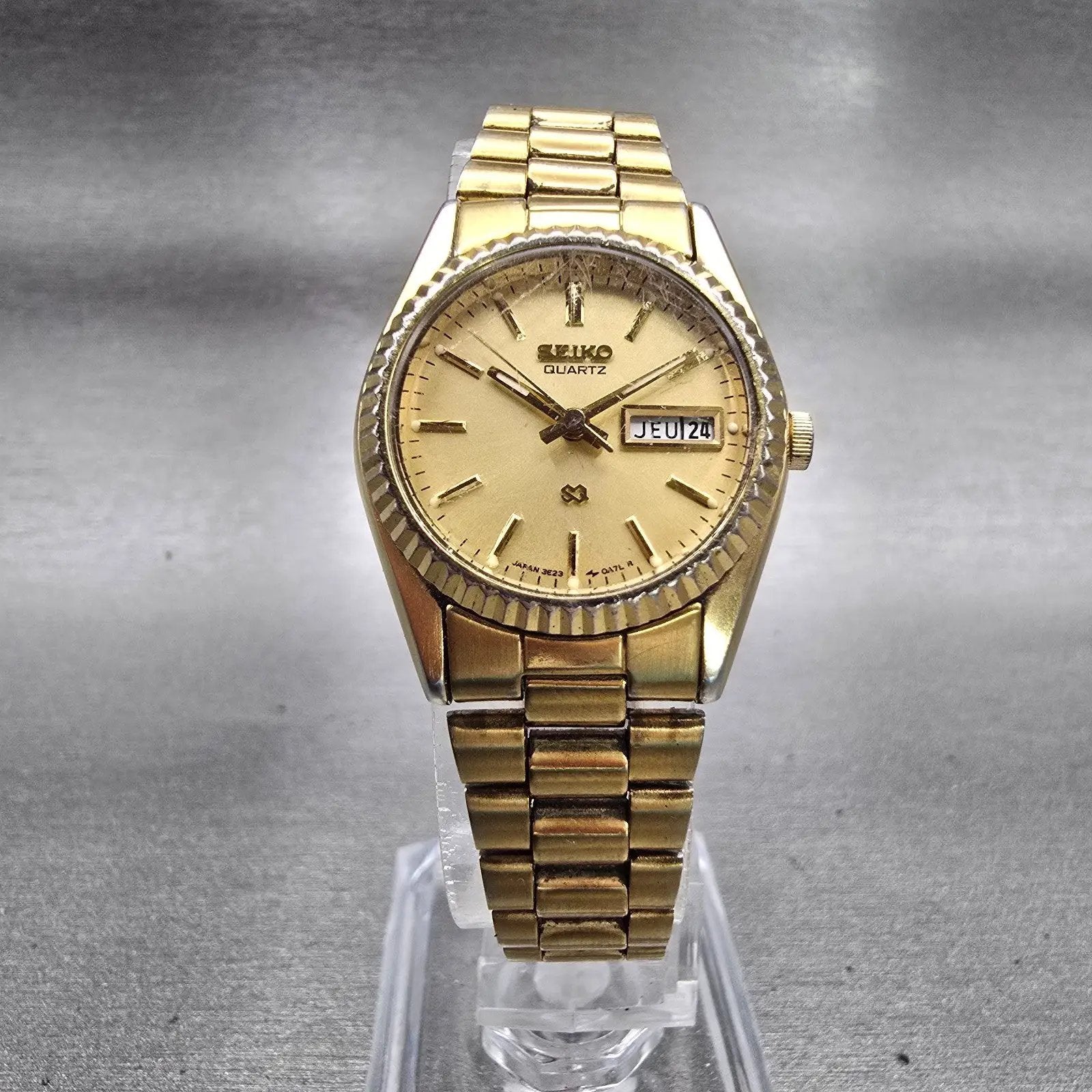 Seiko SQ Watch Women 24mm Gold Dial Gold Tone Daydate Round 3E23-0A60 New Batt G5