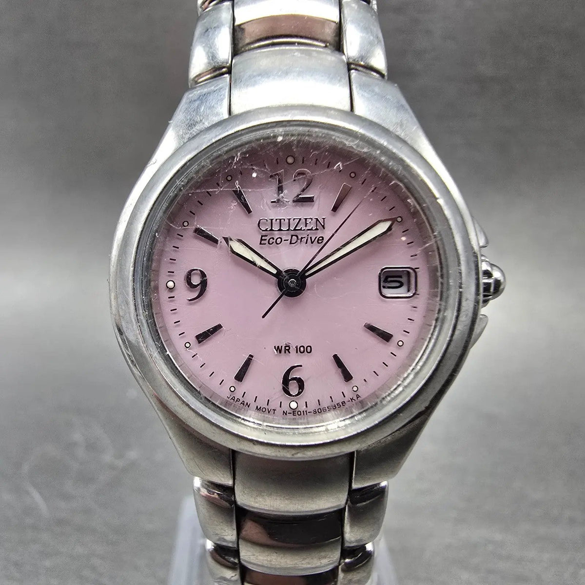 Citizen Eco-Drive Watch Women 26mm Pink Dial Silver Tone Date E011-S039941 RunsK0