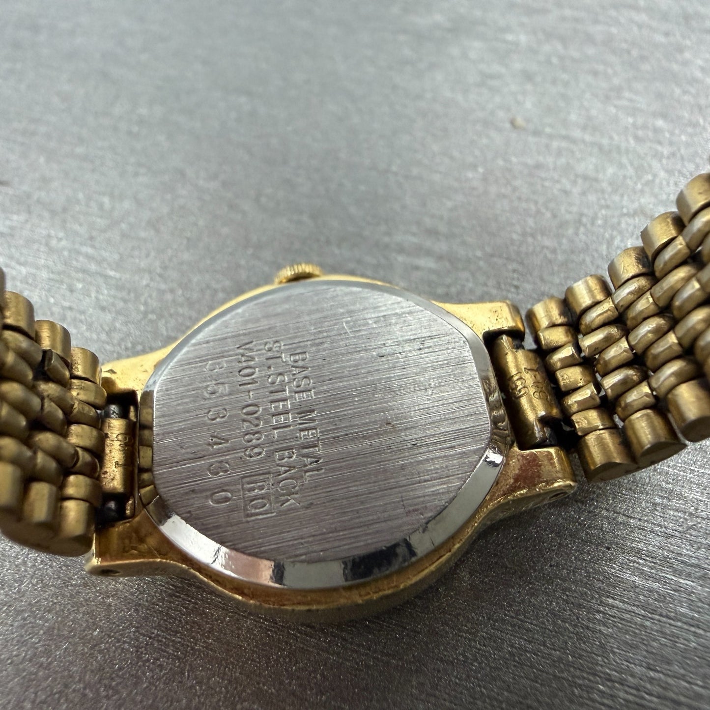 Seiko Watch Women 19mm White Dial Gold Tone Round V401-0289 New Battery JBI79