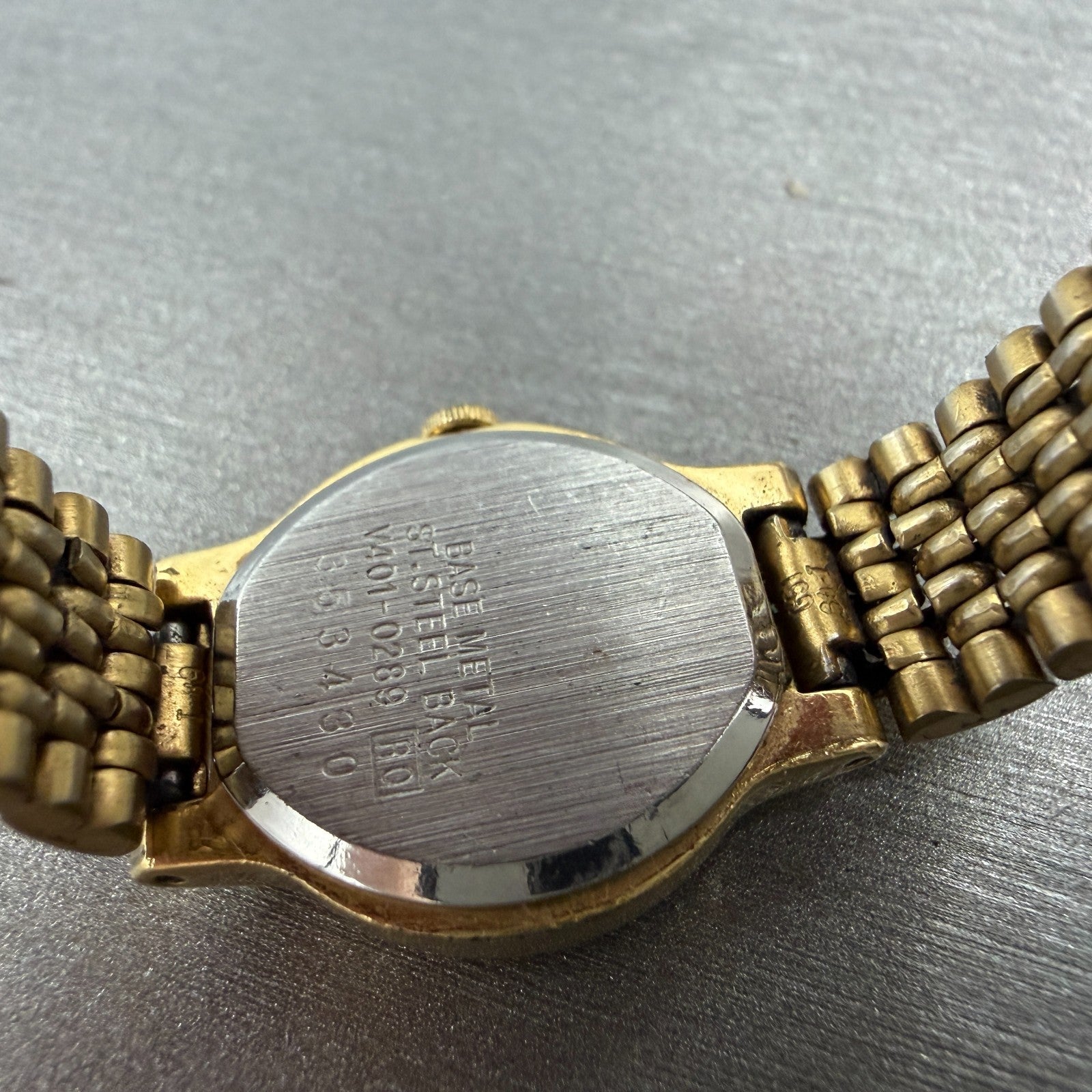 Seiko Watch Women 19mm White Dial Gold Tone Round V401-0289 New Battery JBI79