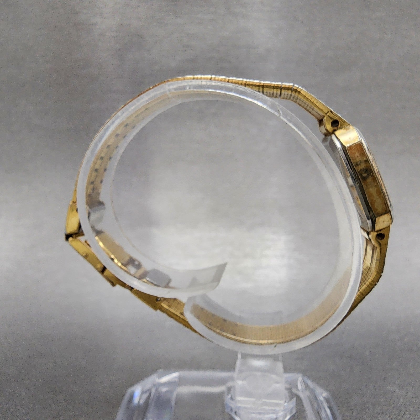 Seiko Watch Women 19mm Champagne Dial Gold Tone Rectangle 54215060 New Batt8