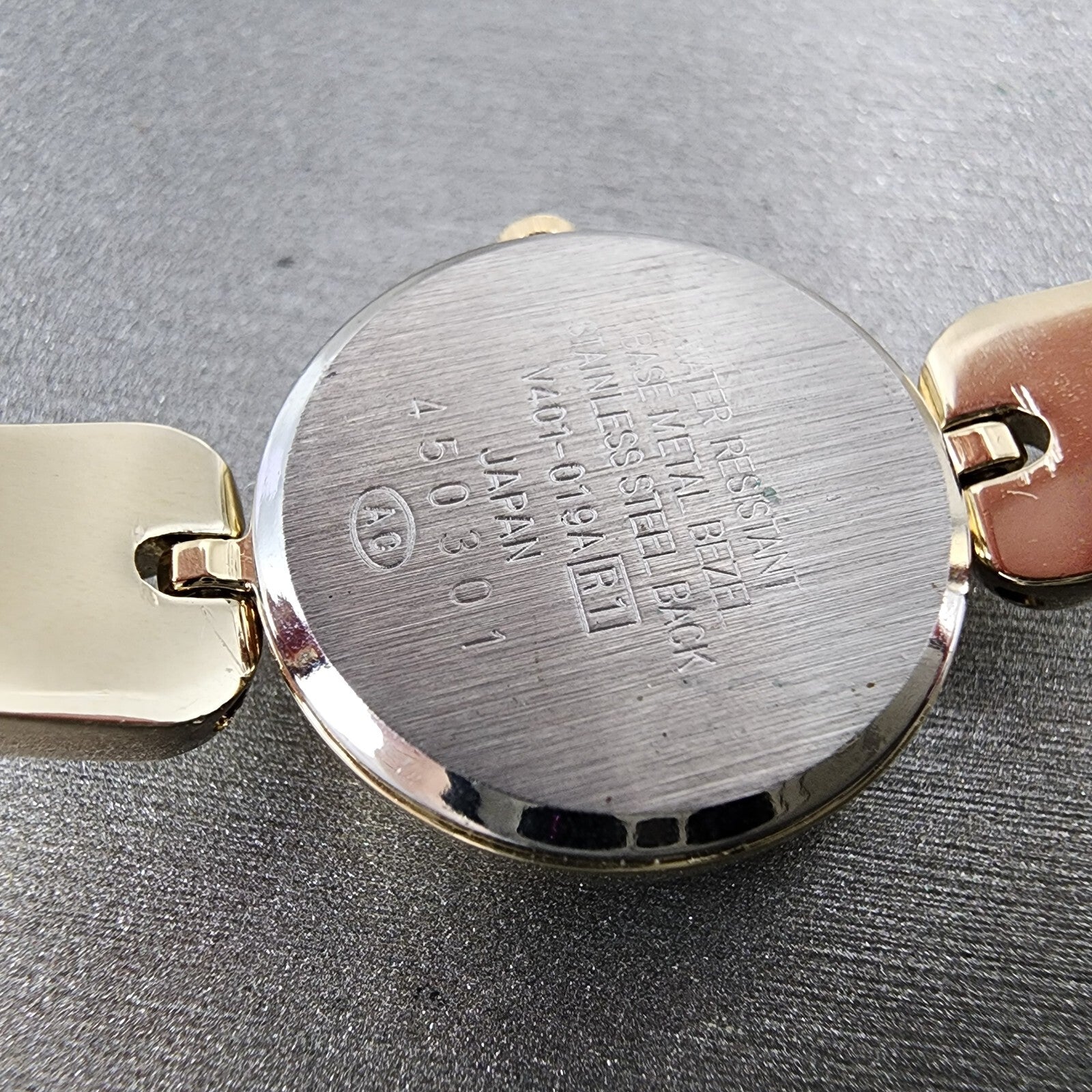 Alba Watch Women 20mm Champagne Dial Gold Tone Round Bangle V401019A New Batt9