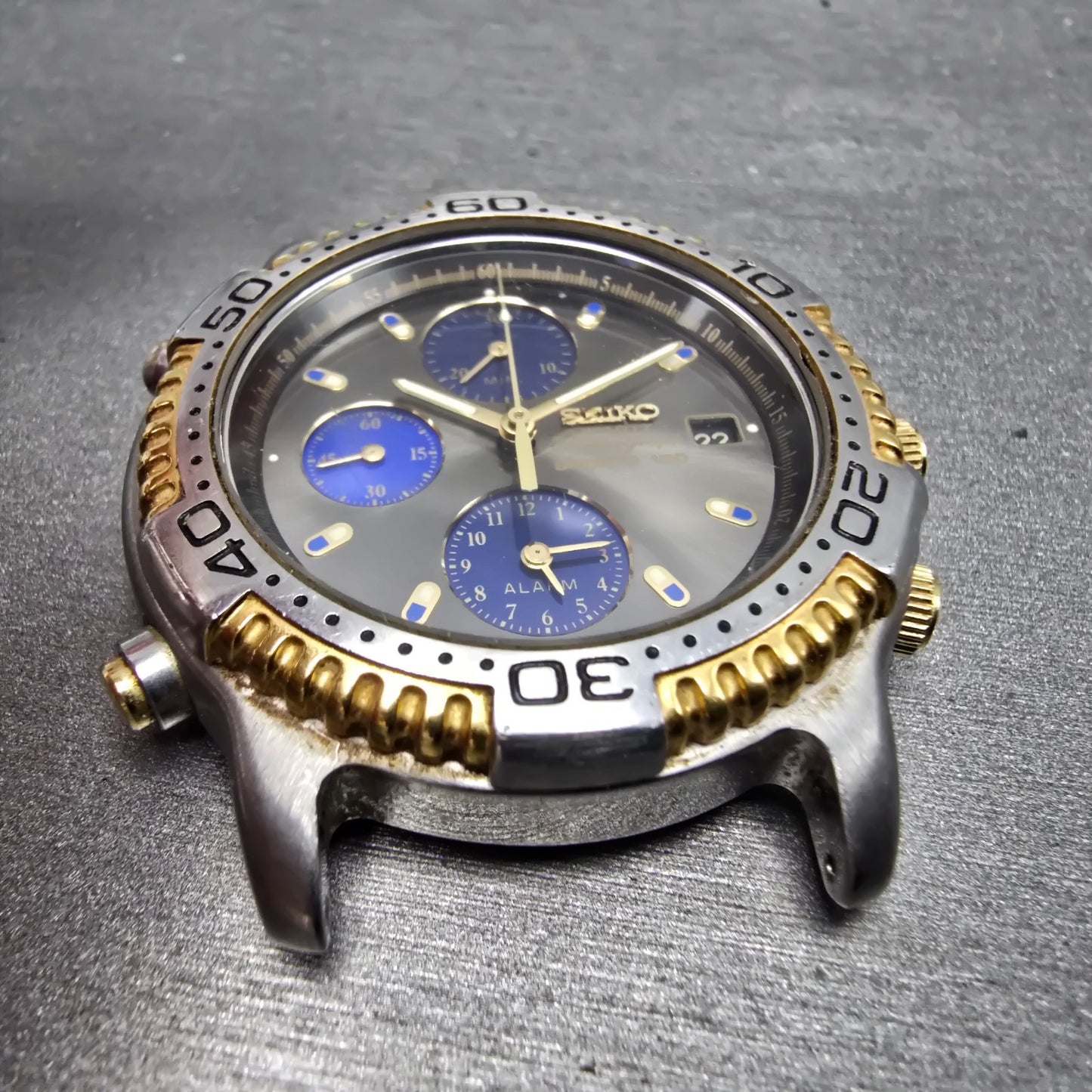 Seiko Sports 150 Chronograph Watch Men 40mm Gray Dial Two Tone Date Round PARTS7