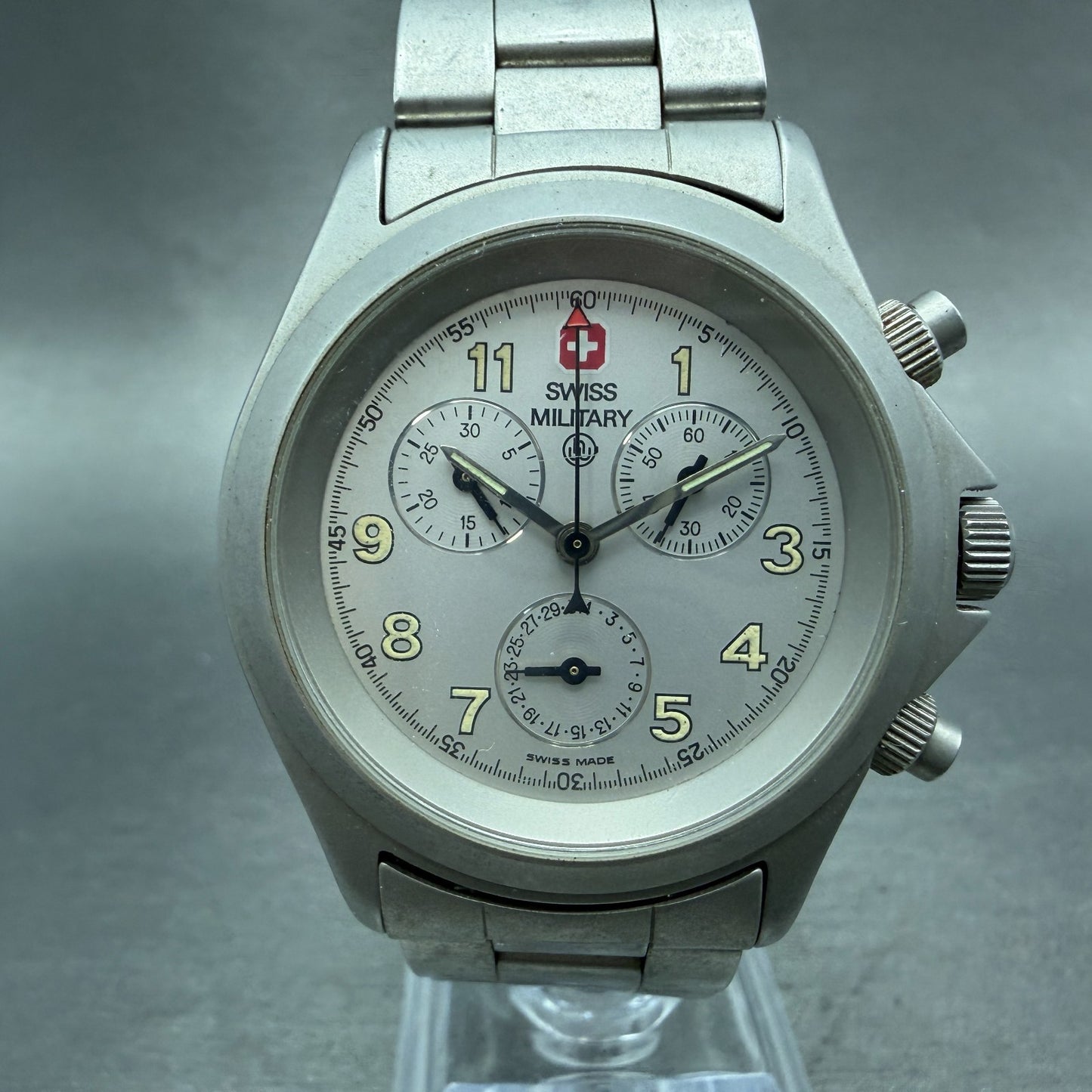 Swiss Military Chronograph Watch Men 37mm Silver Dial Steel Date 8304 New Batt0