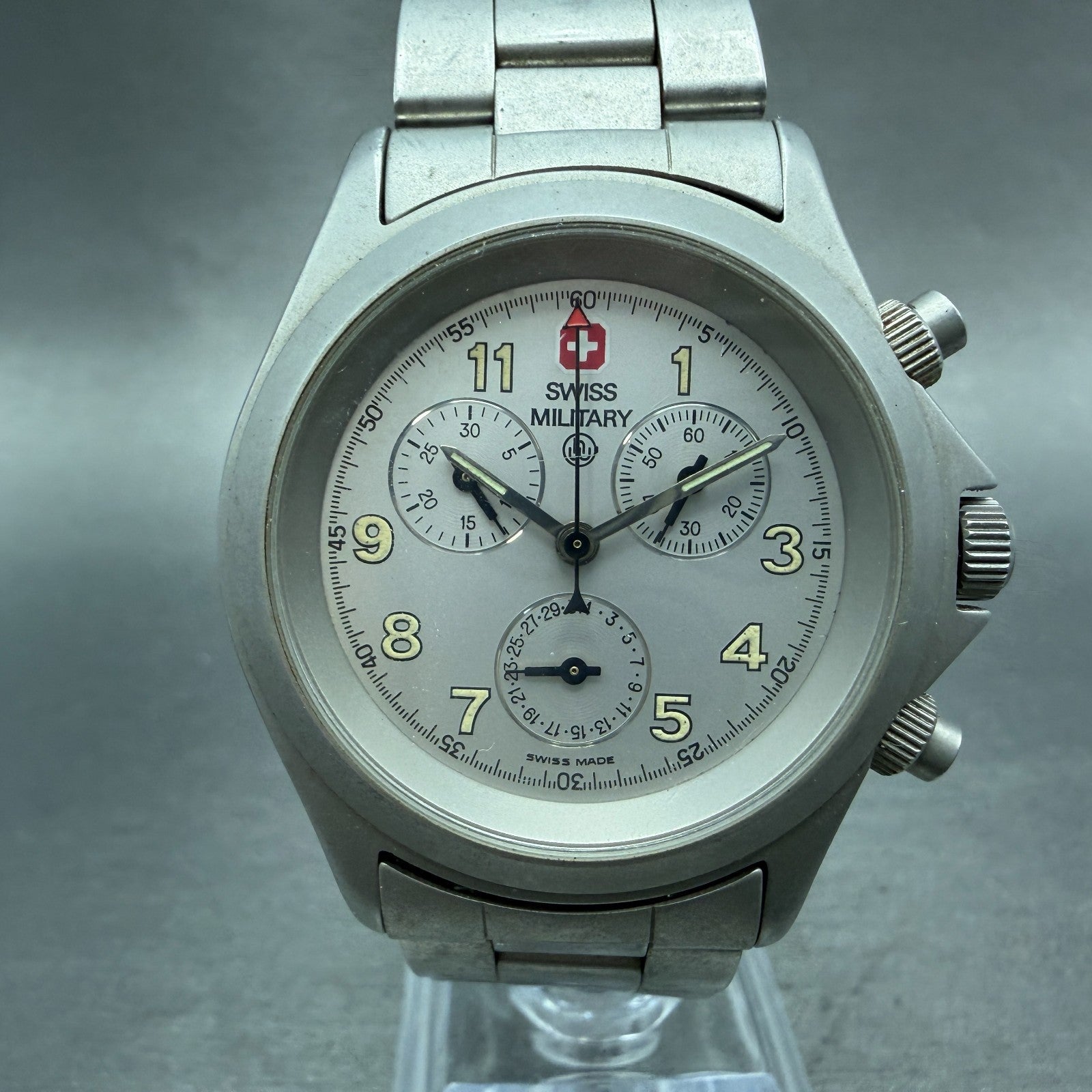 Swiss Military Chronograph Watch Men 37mm Silver Dial Steel Date 8304 New Batt0