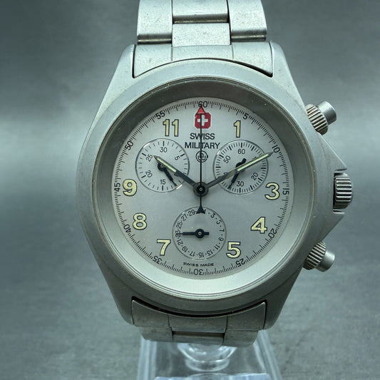 Swiss Military Chronograph Watch Men 37mm Silver Dial Steel Date 8304 New Batt0