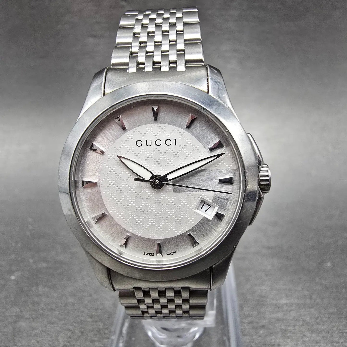 Gucci Watch Women Silver Dial Stainless Steel Date Round 126.5 New Battery0