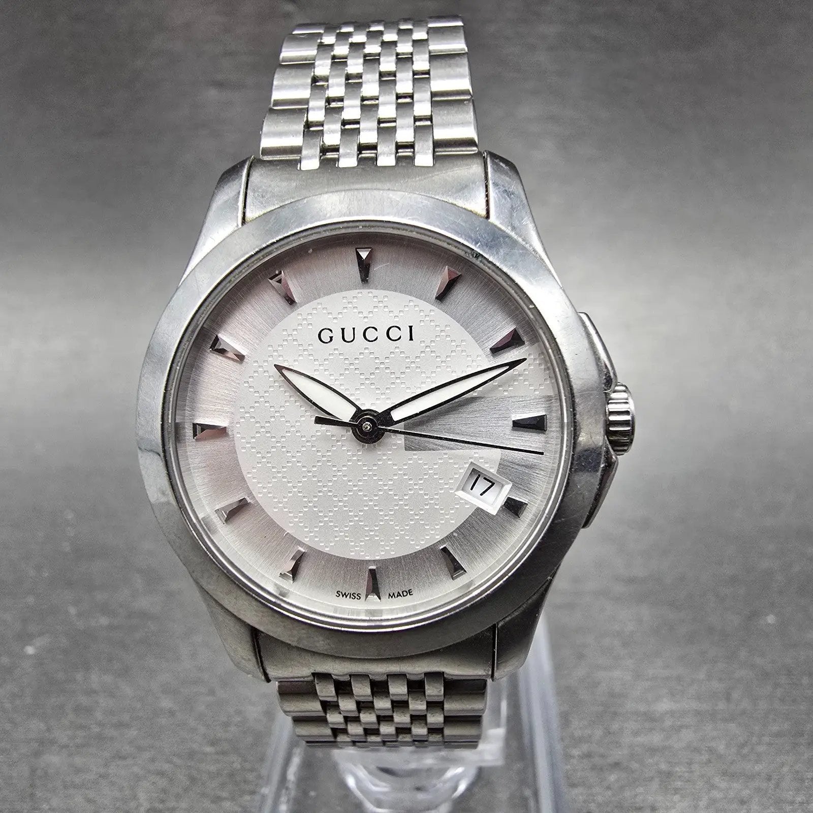 Gucci Watch Women Silver Dial Stainless Steel Date Round 126.5 New Battery0