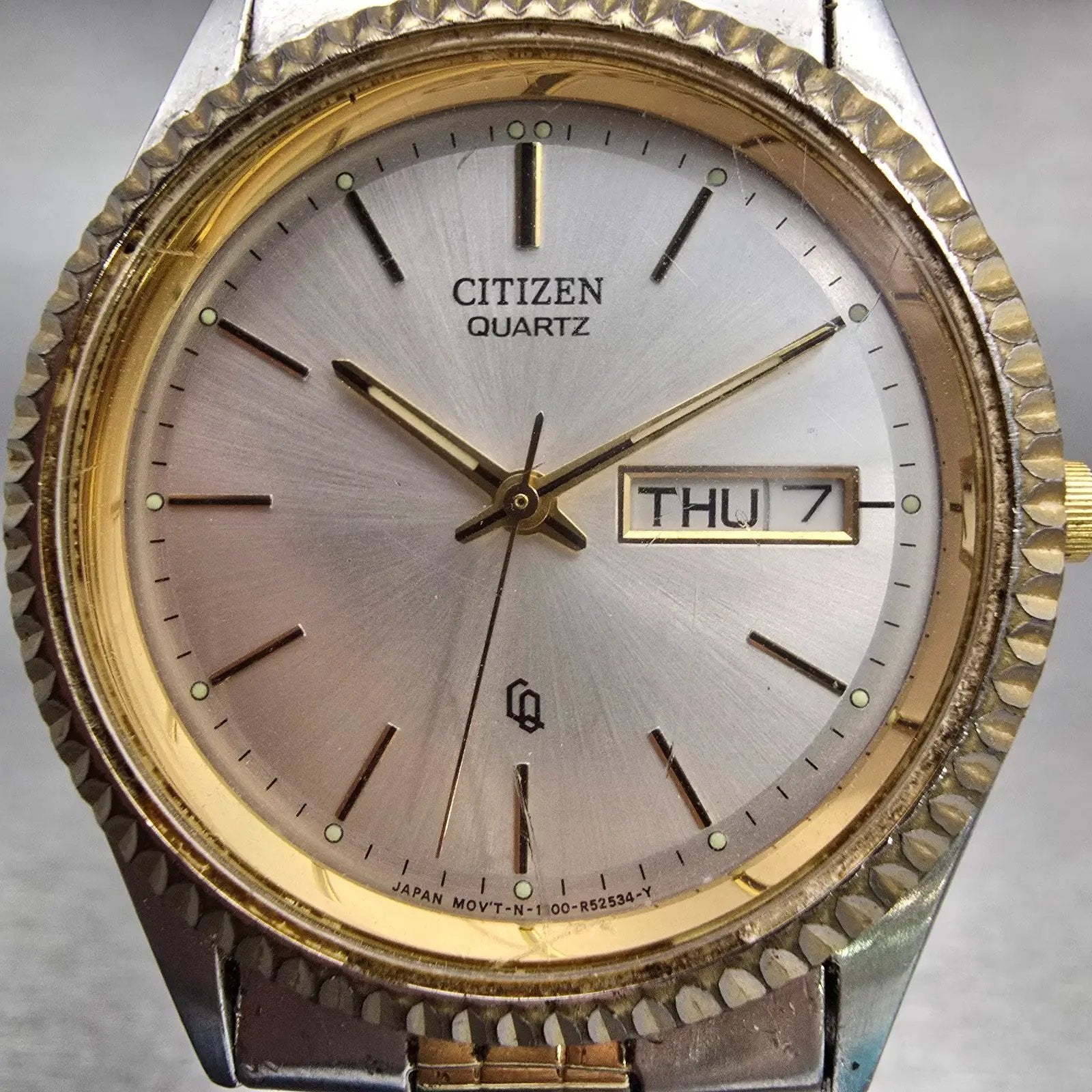 Citizen CQ Watch Men 35mm Silver Dial Two Tone Daydate Round 1100-R12535 New Bat1