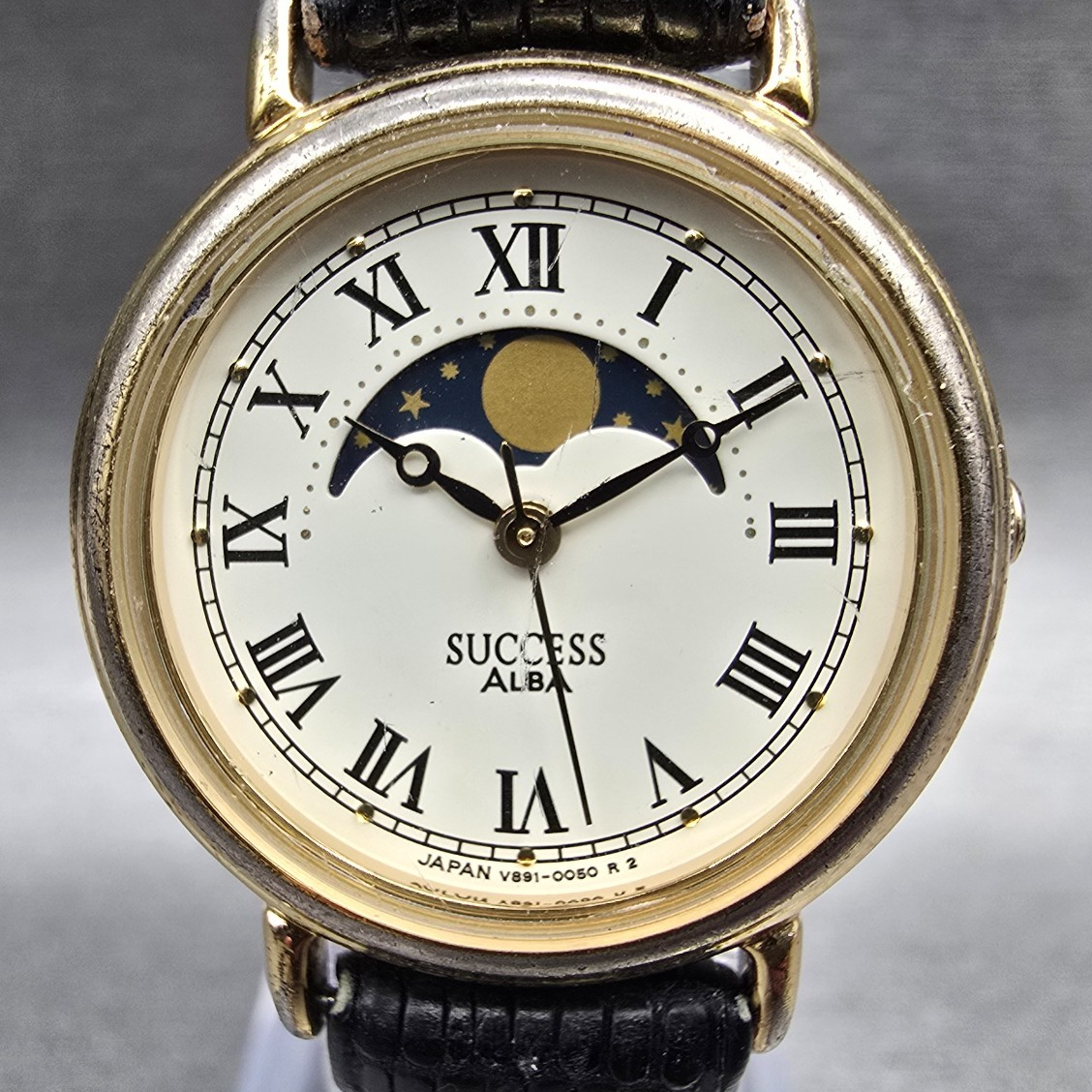 Seiko Alba Moon Phase Watch Women 25mm Ivory Dial Gold Tone V891-0050 New Batt1
