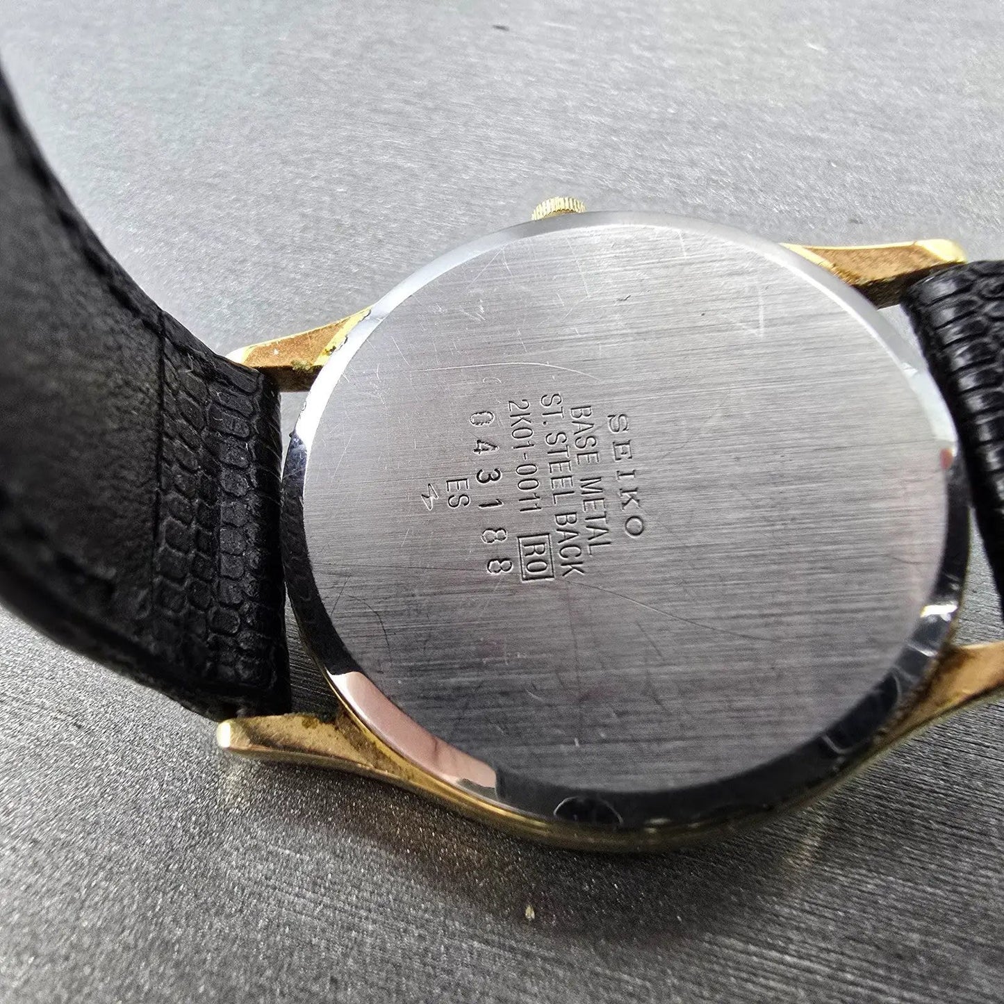 Seiko Watch Men 32mm Black Dial Gold Tone Round 2K01-0011 PARTS Vintage10