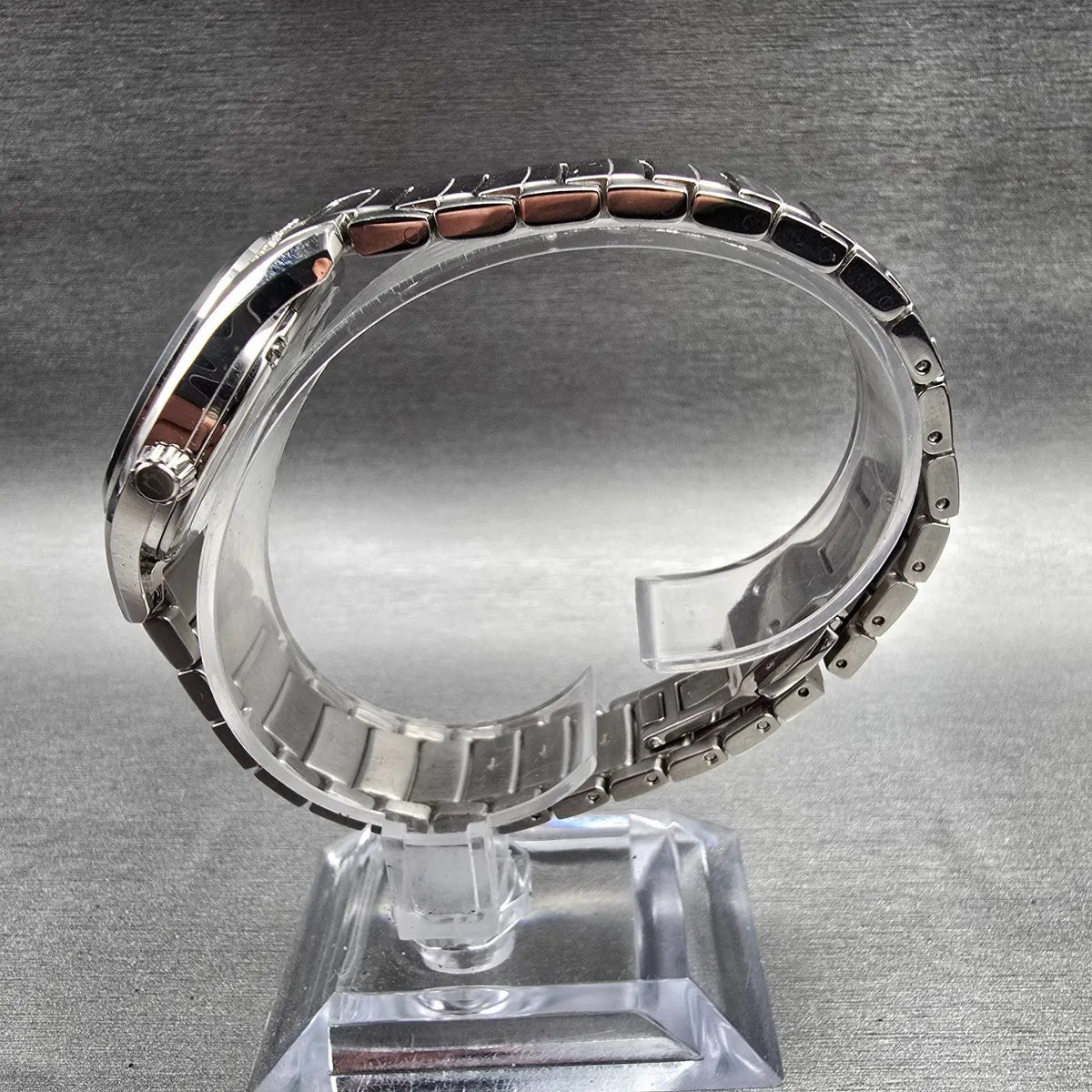 Bulova Watch Men 31mm MOP Dial Silver Tone Diamonds Round 96R242 New Battery6