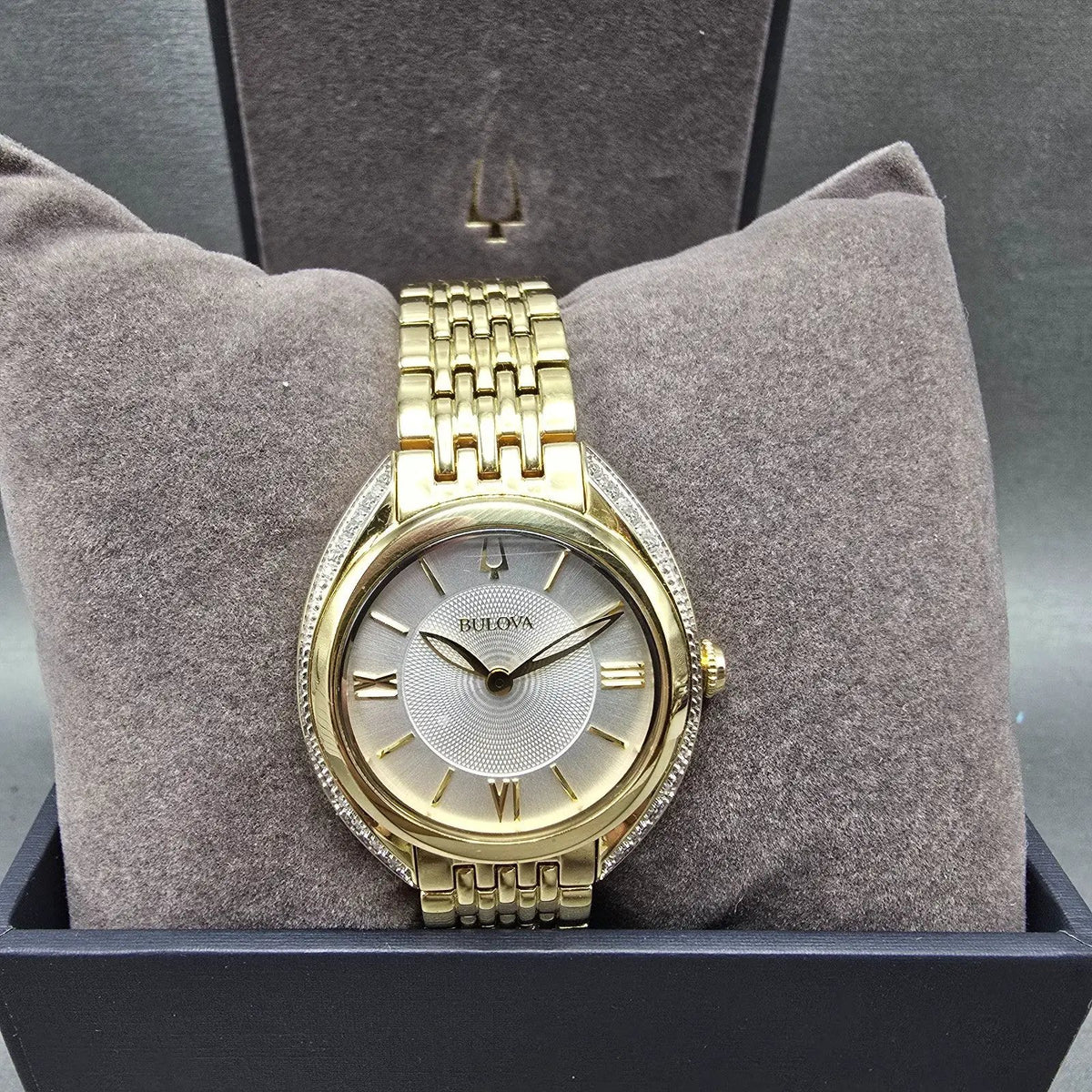 Bulova Watch Women 30mm White Dial Gold Tone Round 98R298 Crystal Bezel Works0