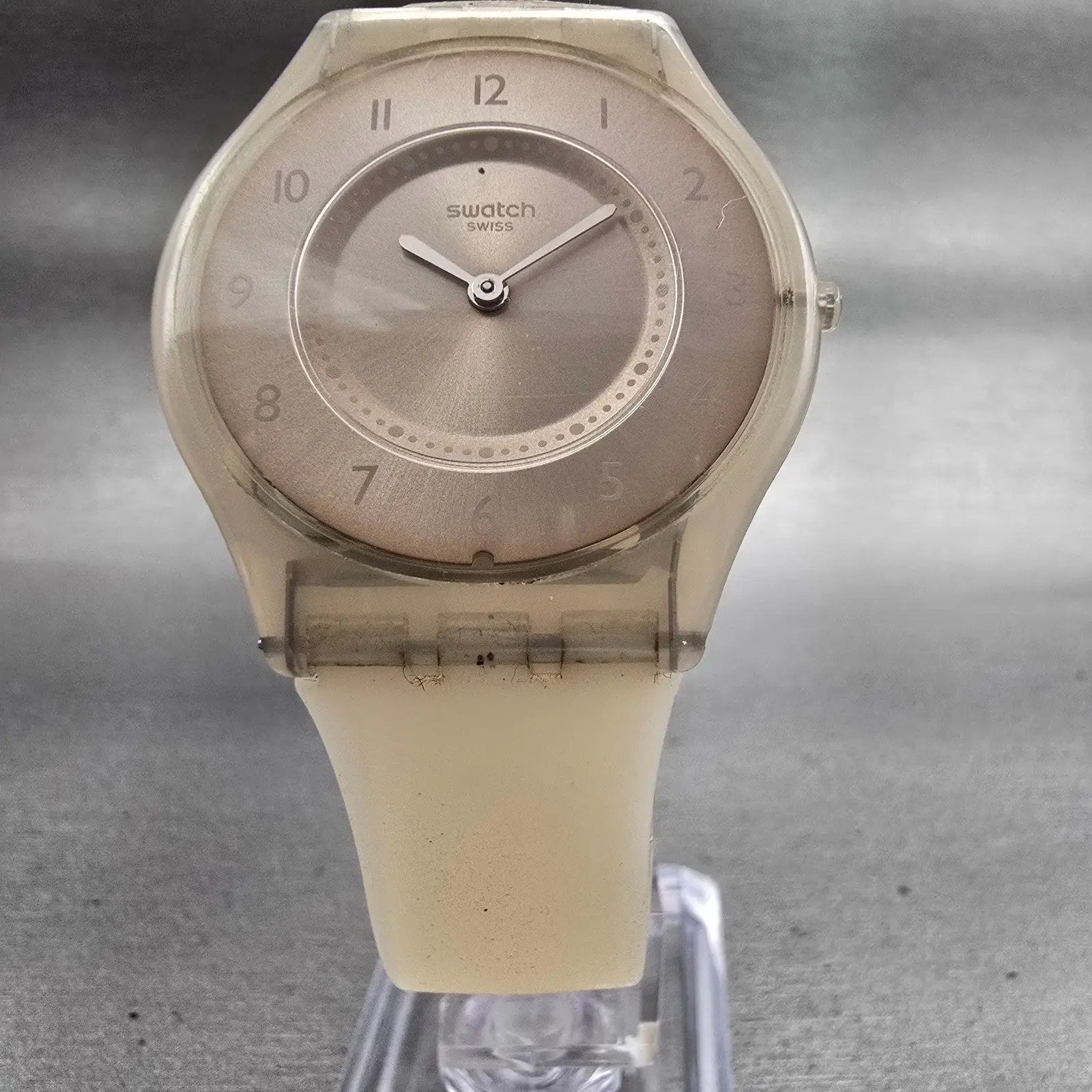 Swatch Skin IVORY SOFTNESS Watch Women Ivory Dial Ivory Tone SFF119 New Battery5