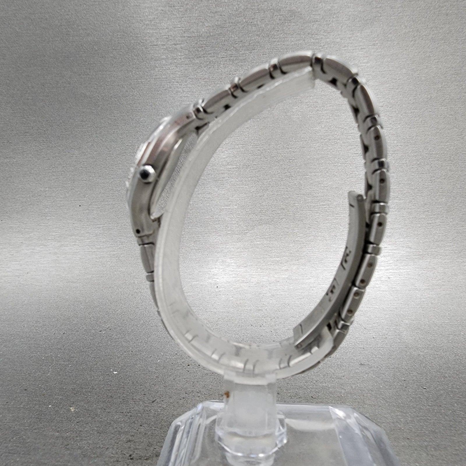 Bulova Watch Women 26mm MOP Dial silver Tone Date Round 96R20 New Battery6