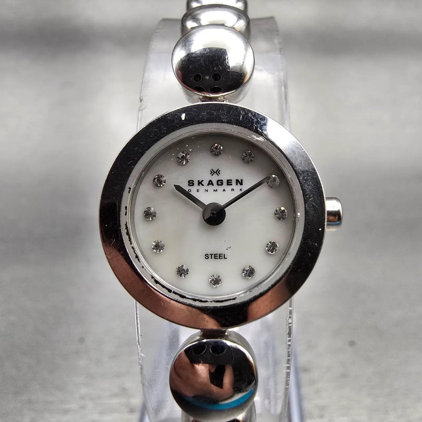 Skagen Watch Women 18mm MOP Dial Silver Tone Round 107SXXXS New Battery0